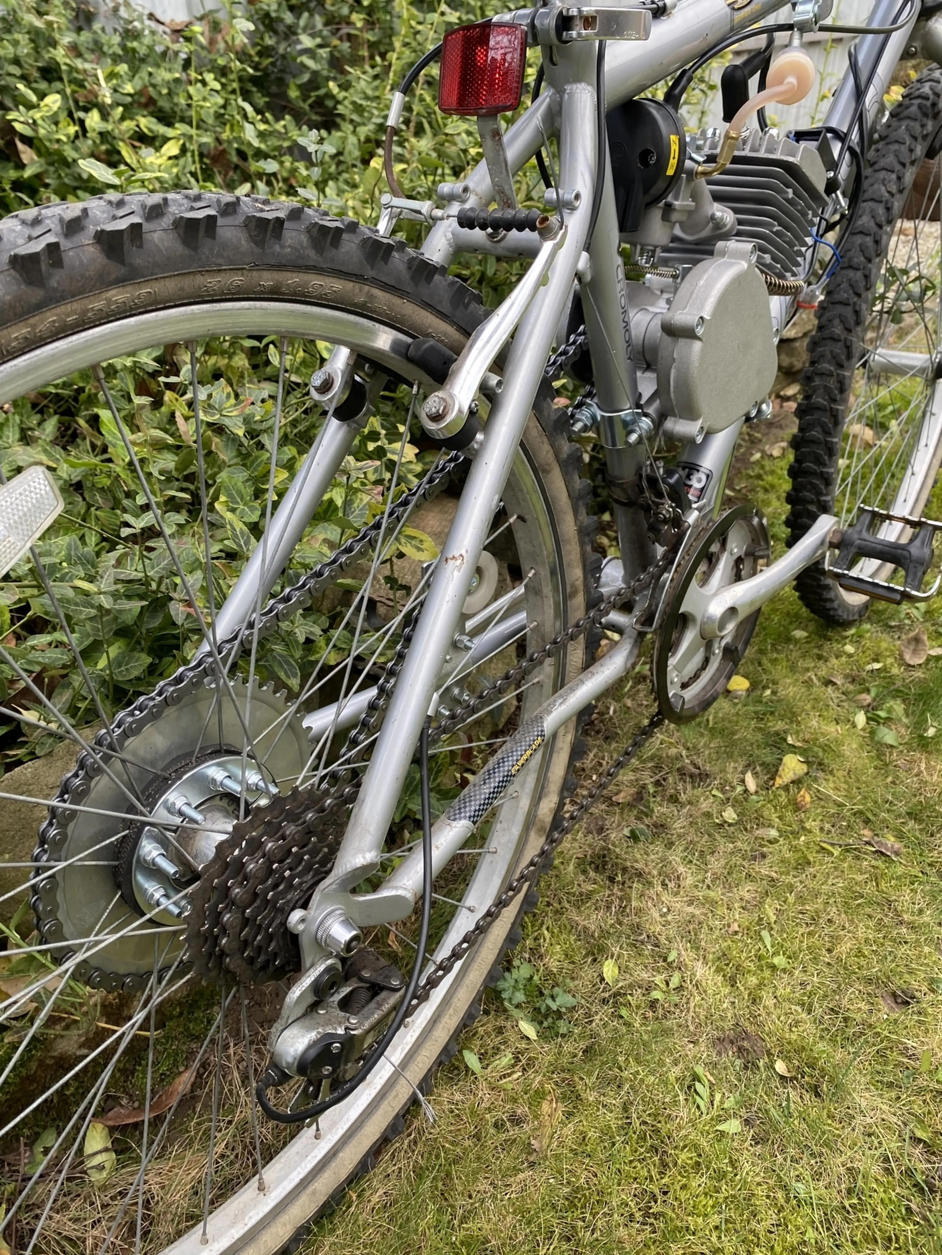 1. Bicicleta cu motor 80cc, NOU, roti 26’, cadru Aluminiu, doar testata pentru regl