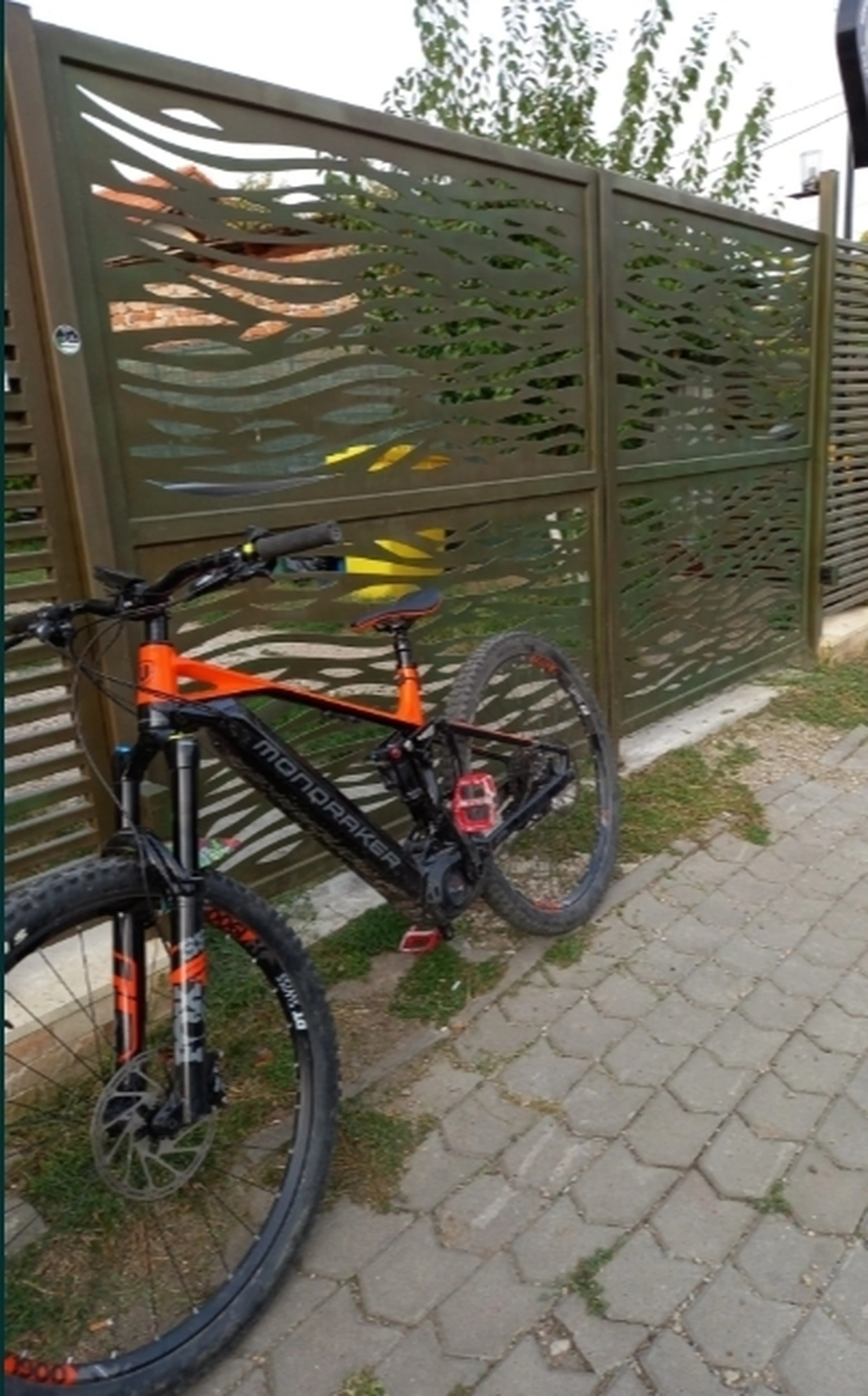 3. Bicicleta electrica Mondraker Crafty R 29" Negru/Portocaliu 2021