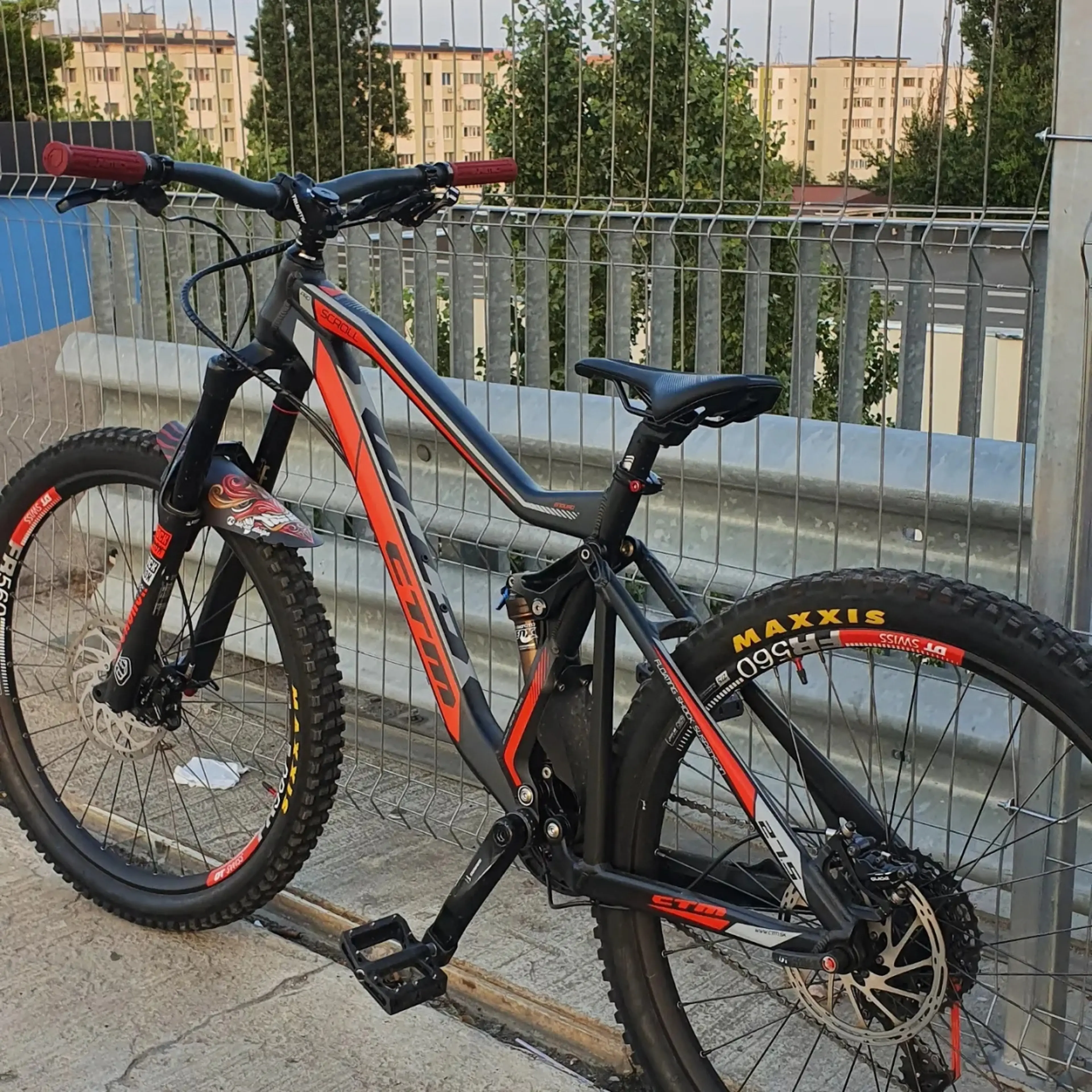 1. Bicicleta enduro CTM Scroll Pro Custom, 27.5, M