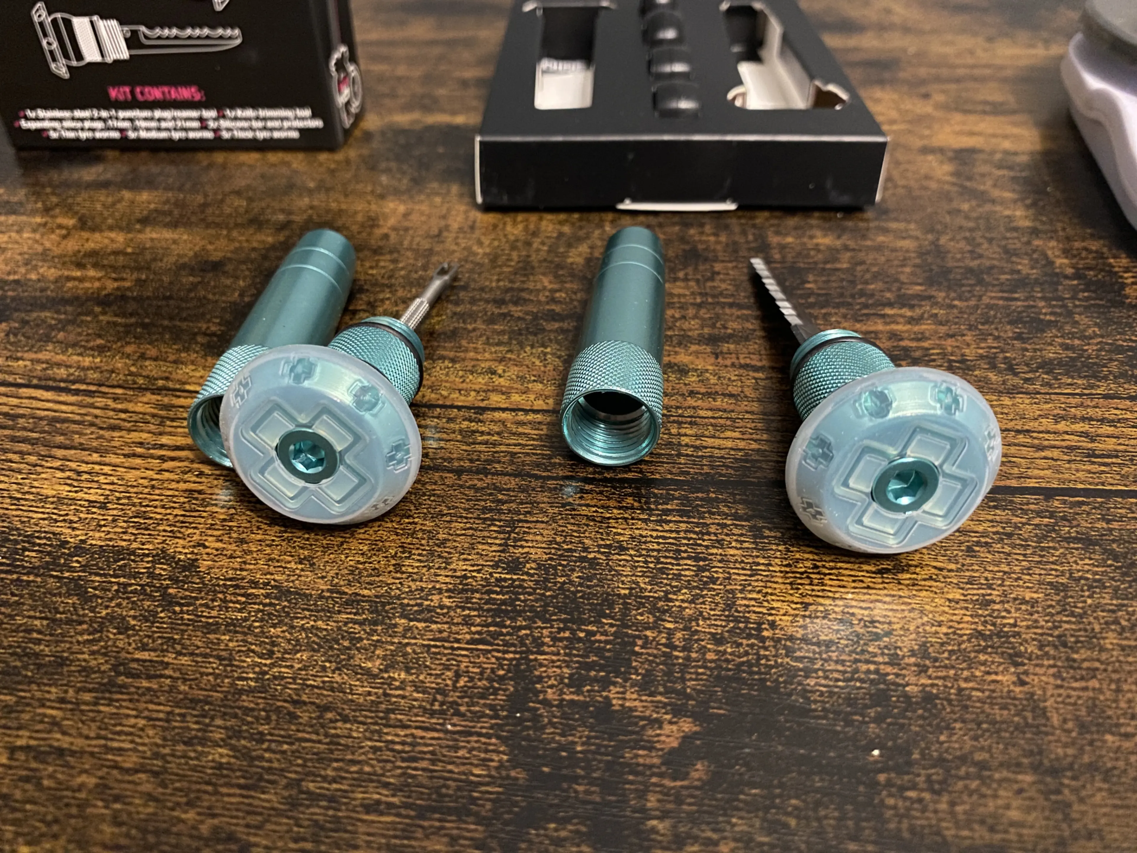 2. Kit reparatie Muc-Off Stealth Tubeless Puncture Plug Turcuaz
