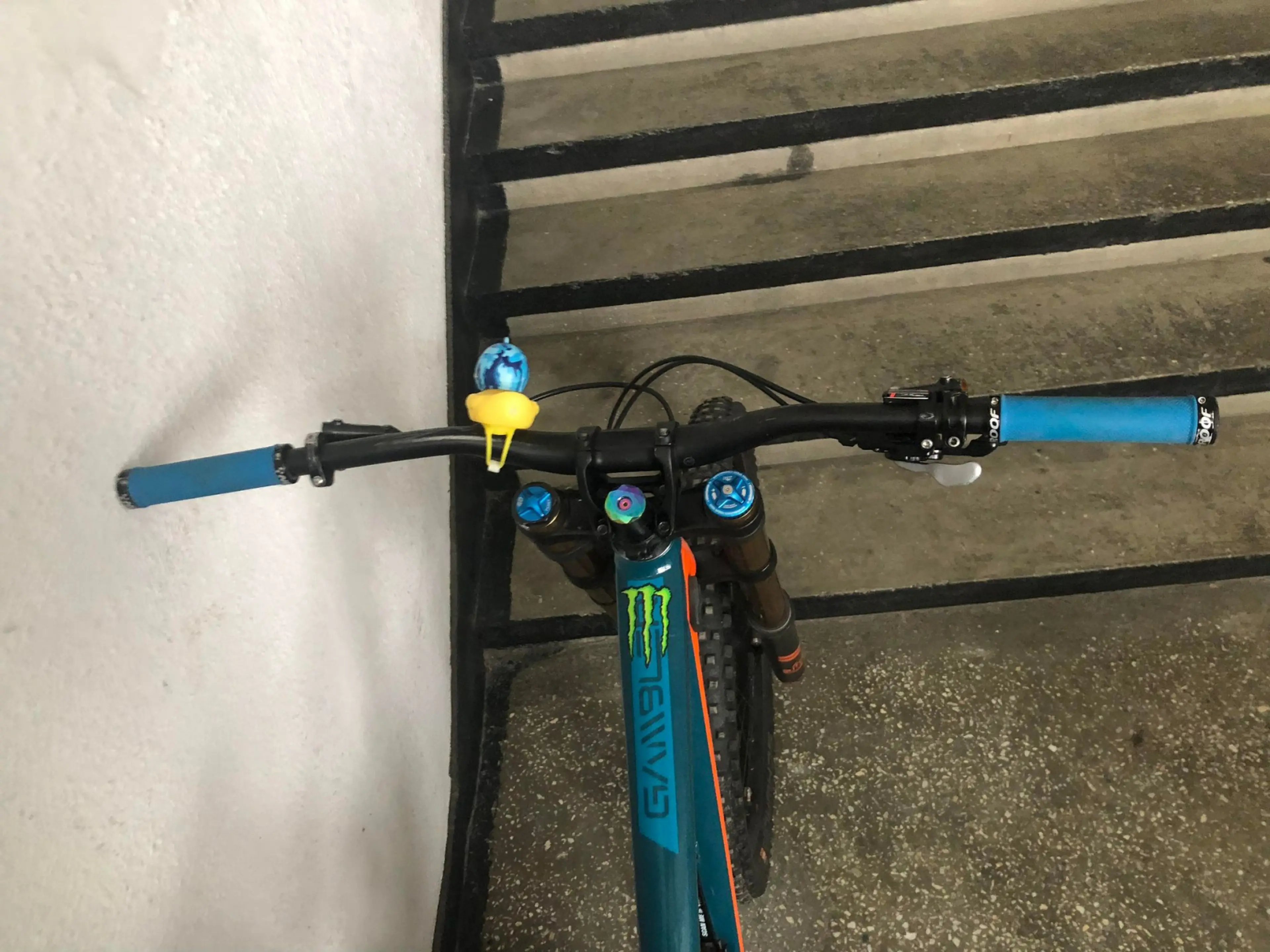 5. Bicicleta downhill Scott Gambler 710 2018