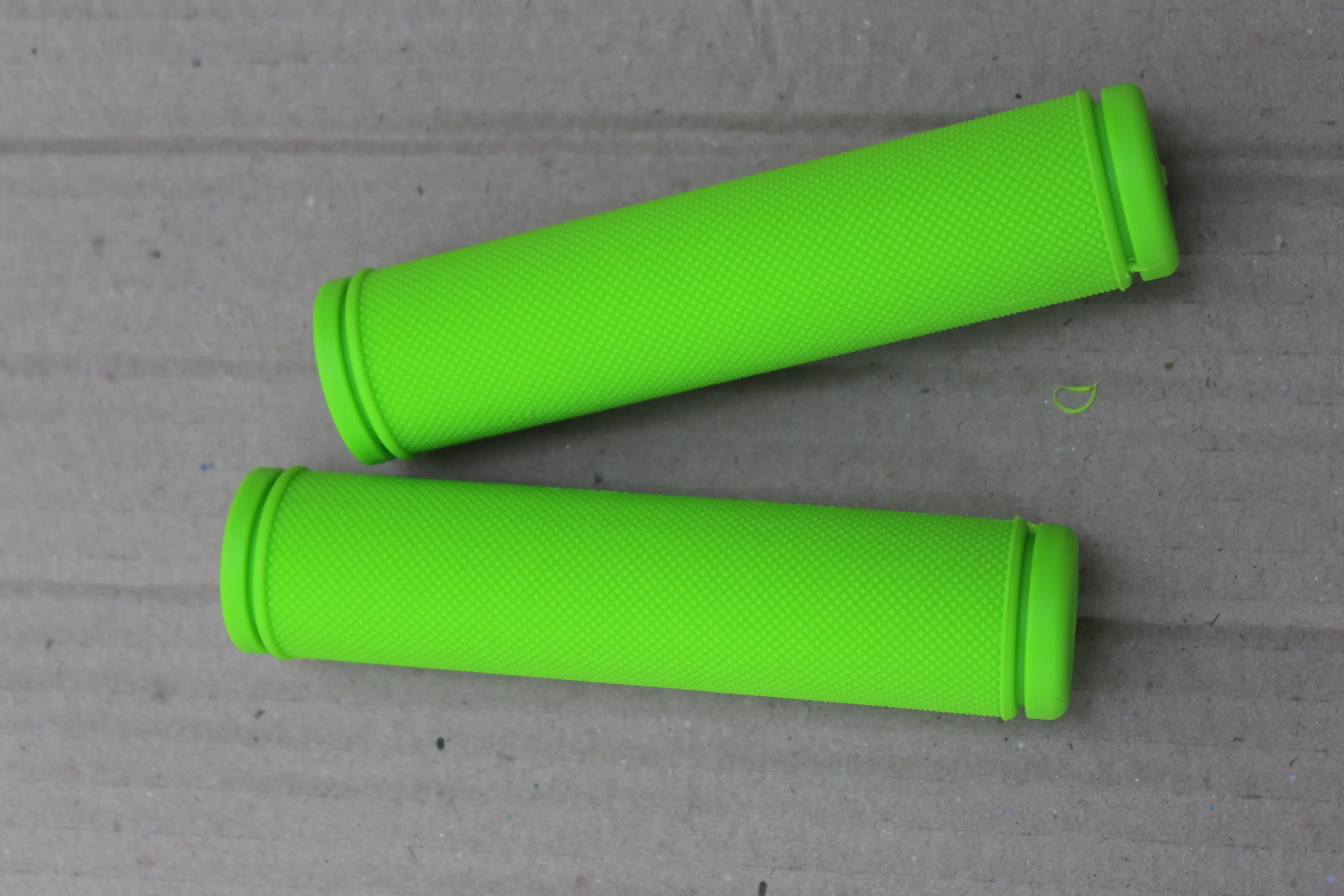 1. Triple 8 Standard Slim Grip - verde