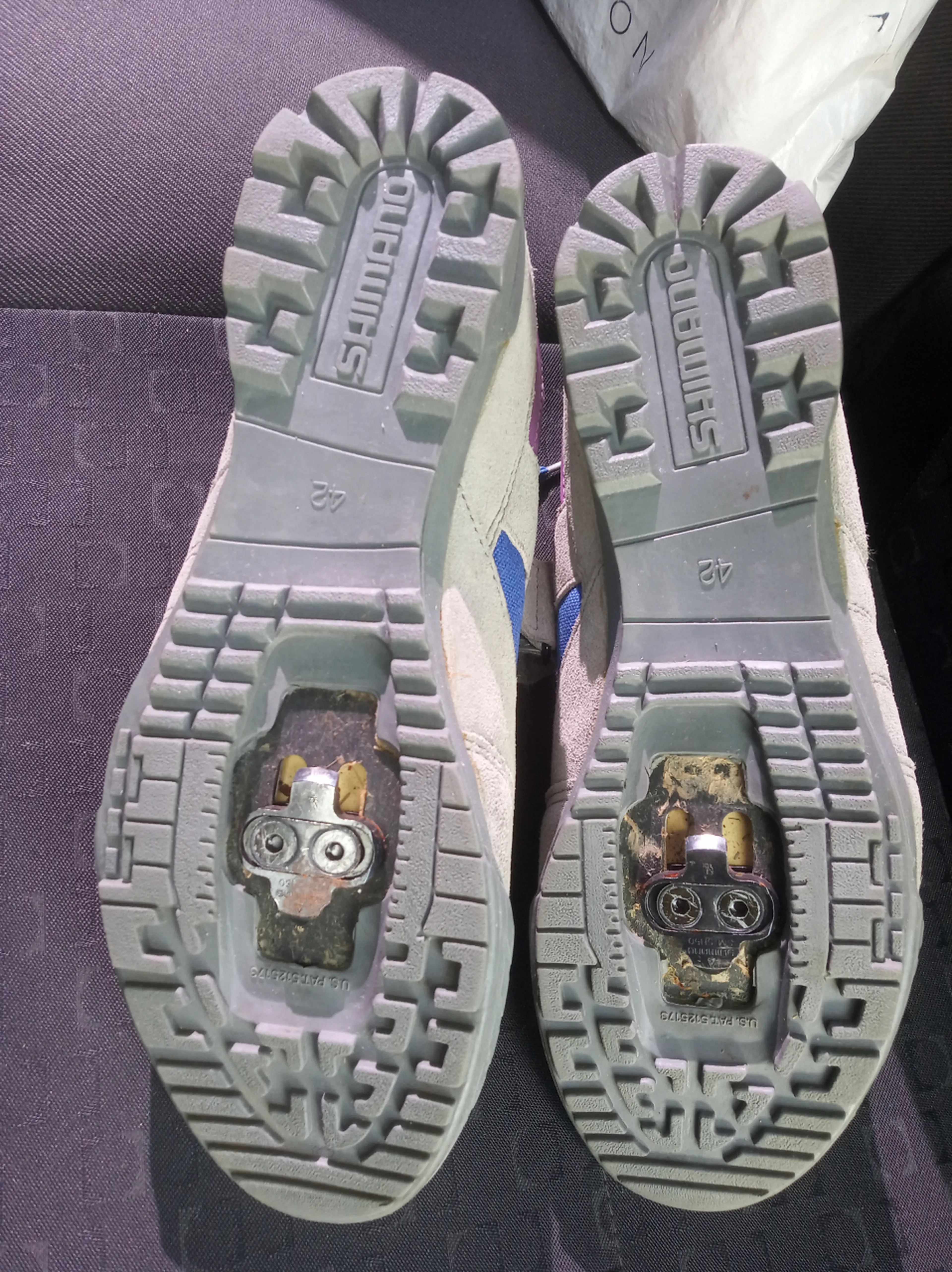 5. Shimano pantofi MTB cu plăcuțe SPD Shimano