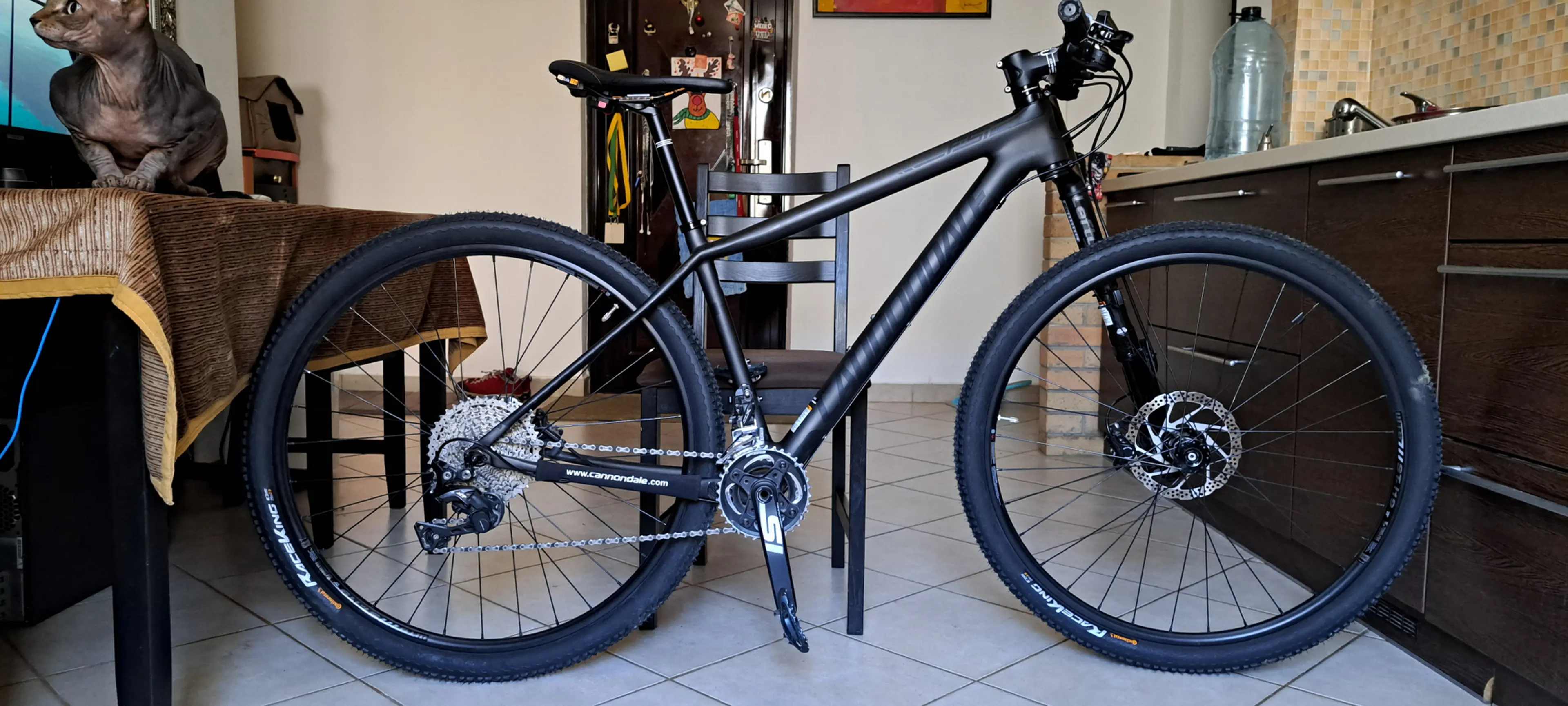 1. Bicicleta F-Si Cross Country Bikes - Cannondale