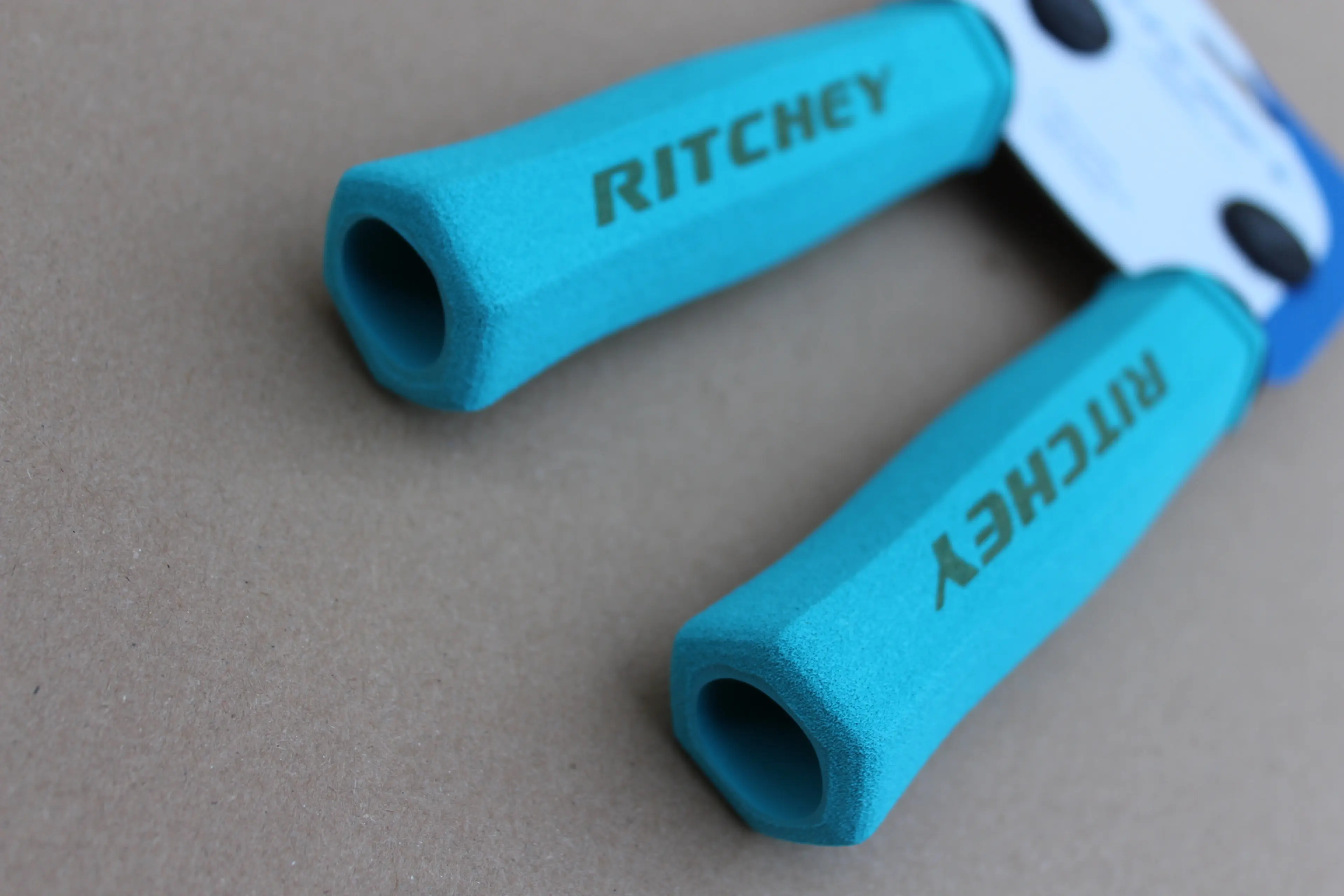 4. Ritchey WCS True Grip Light neoprene - bleu