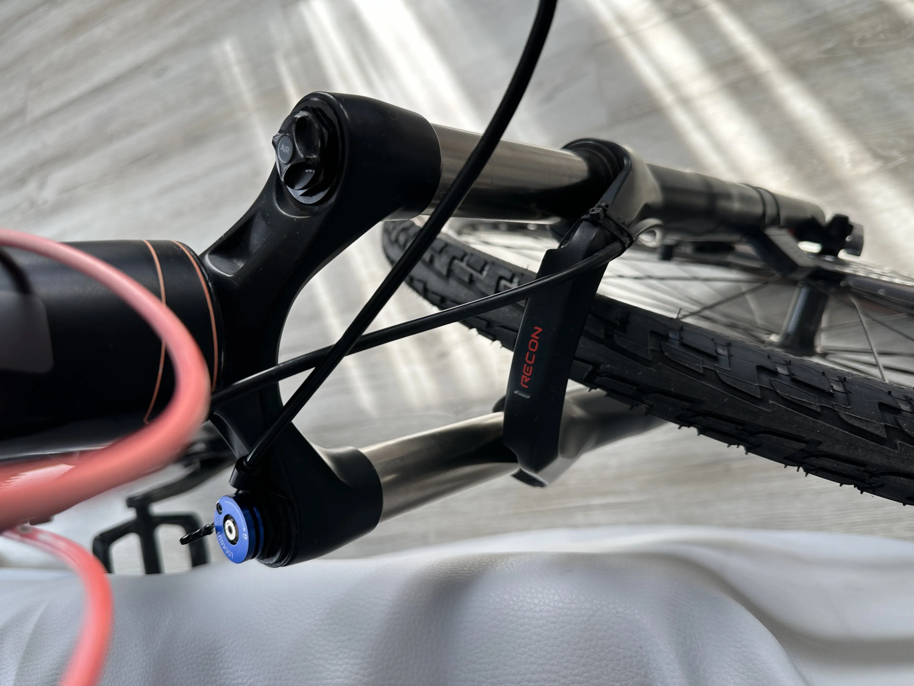 3. Bicicleta Cube Race One LTD 2x11 full Shimano XT
