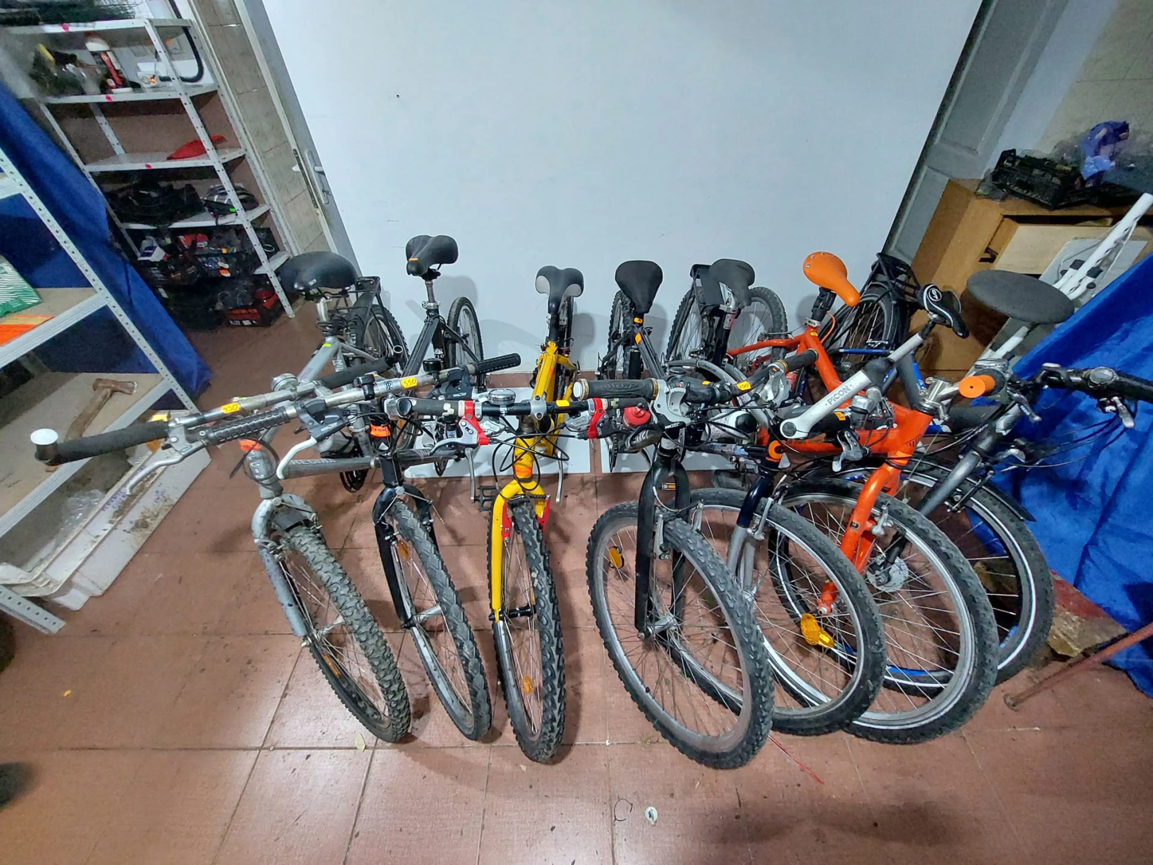 Image Biciclete de aluminiu folosite de 26 inchi , verificate usoare 7-10 kg