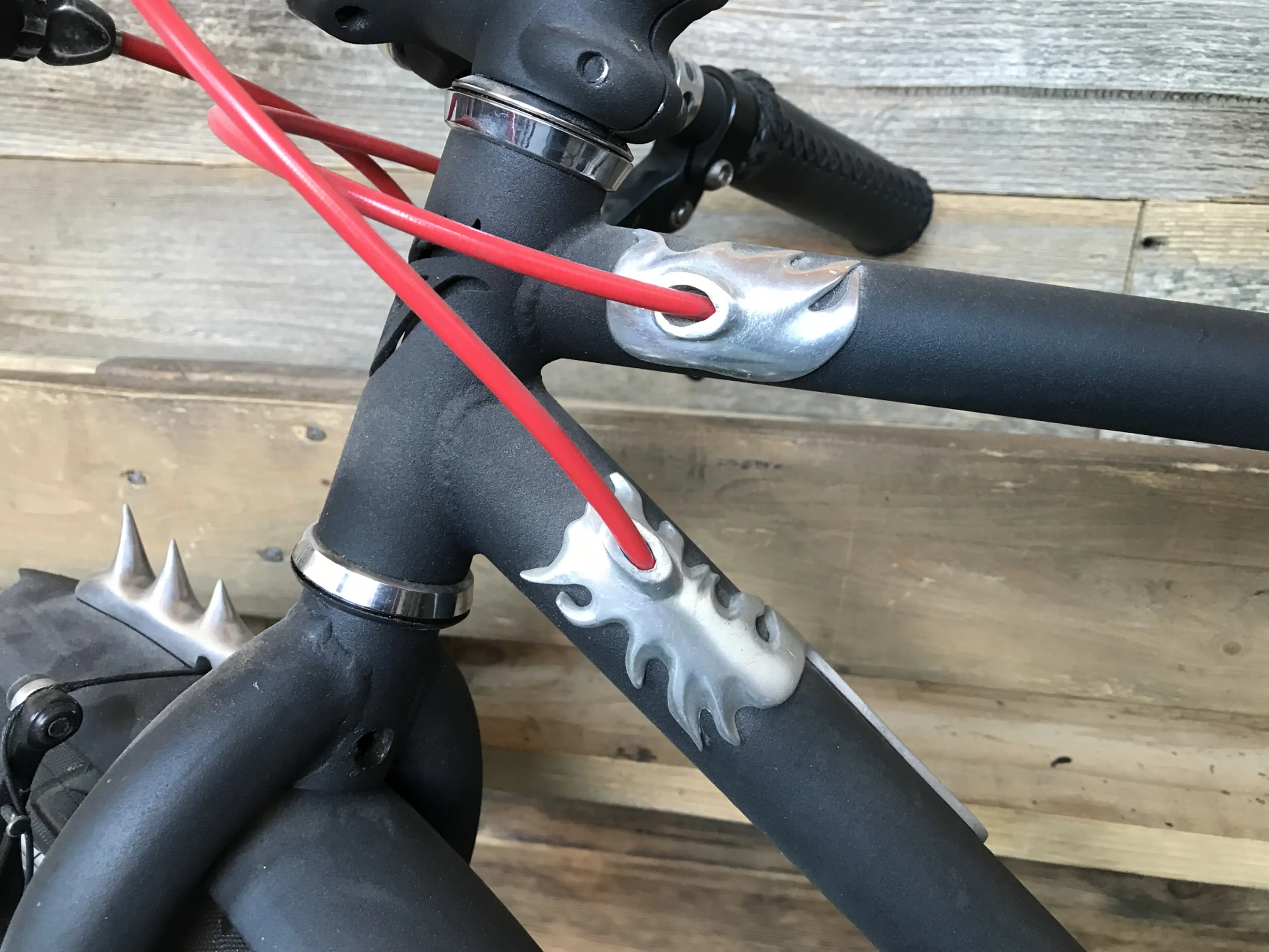 8. Bicicleta custom Seth's red demon