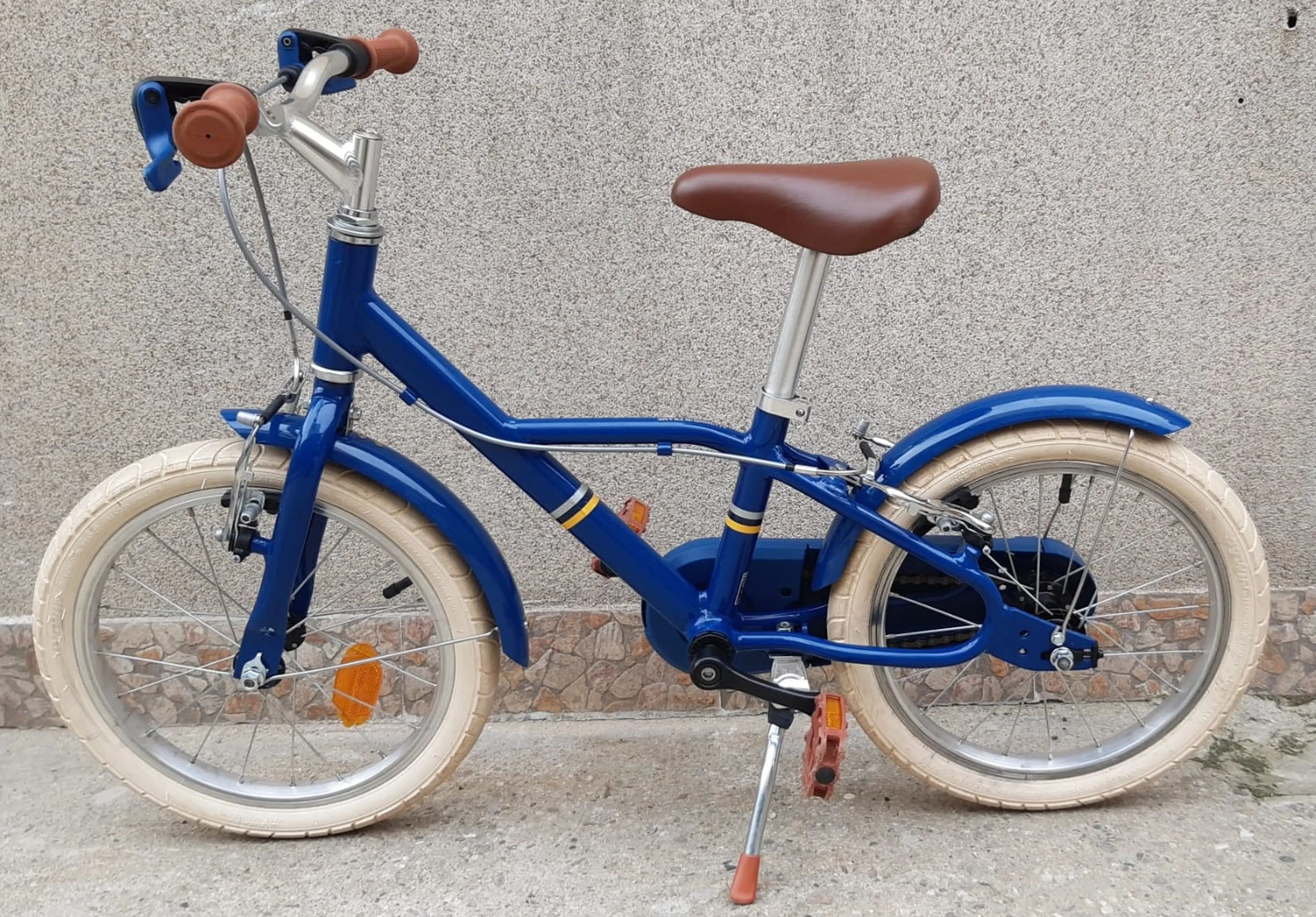 7. Bicicleta 16" 7 kg, cadru aluminiu