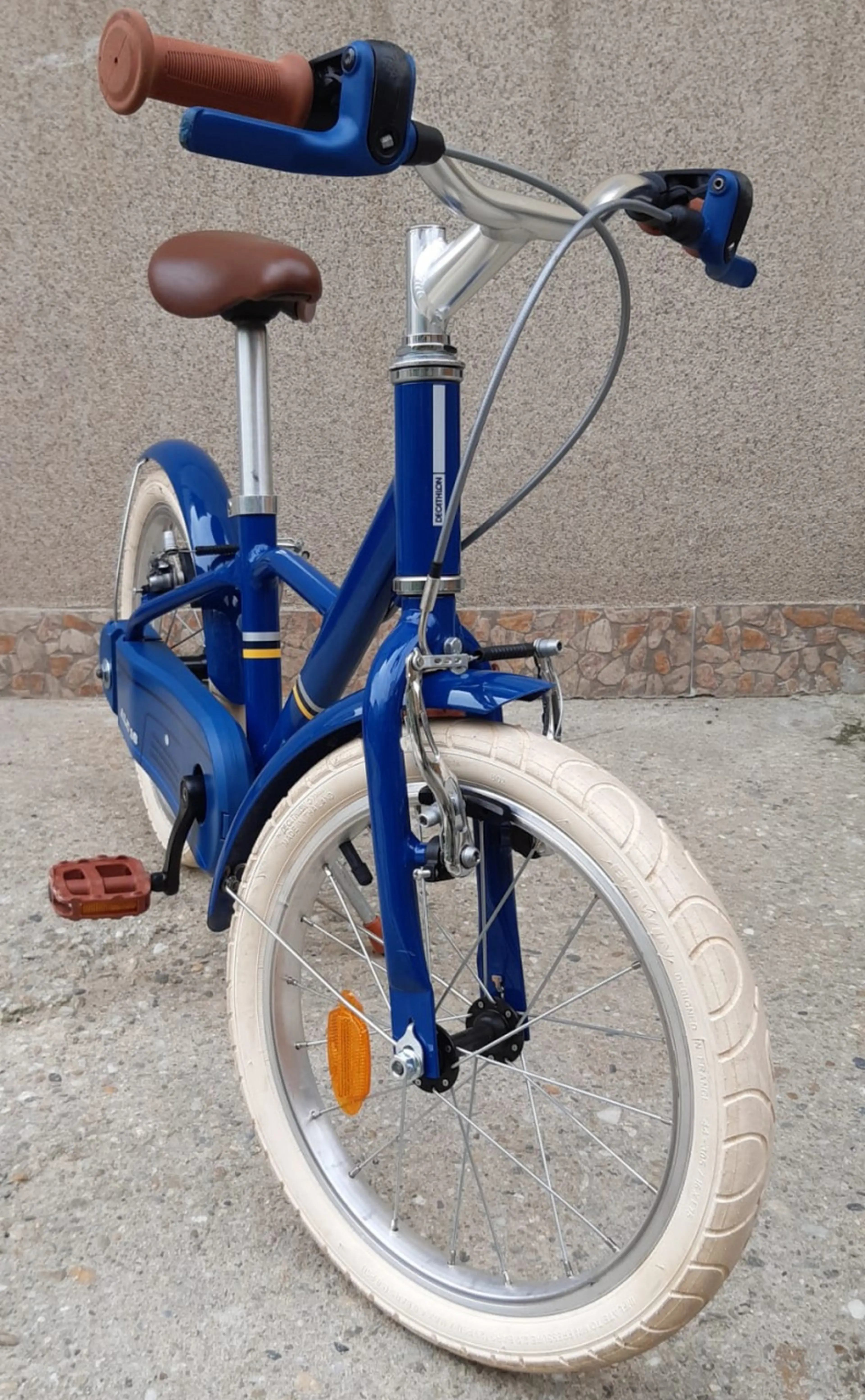 3. Bicicleta 16" 7 kg, cadru aluminiu