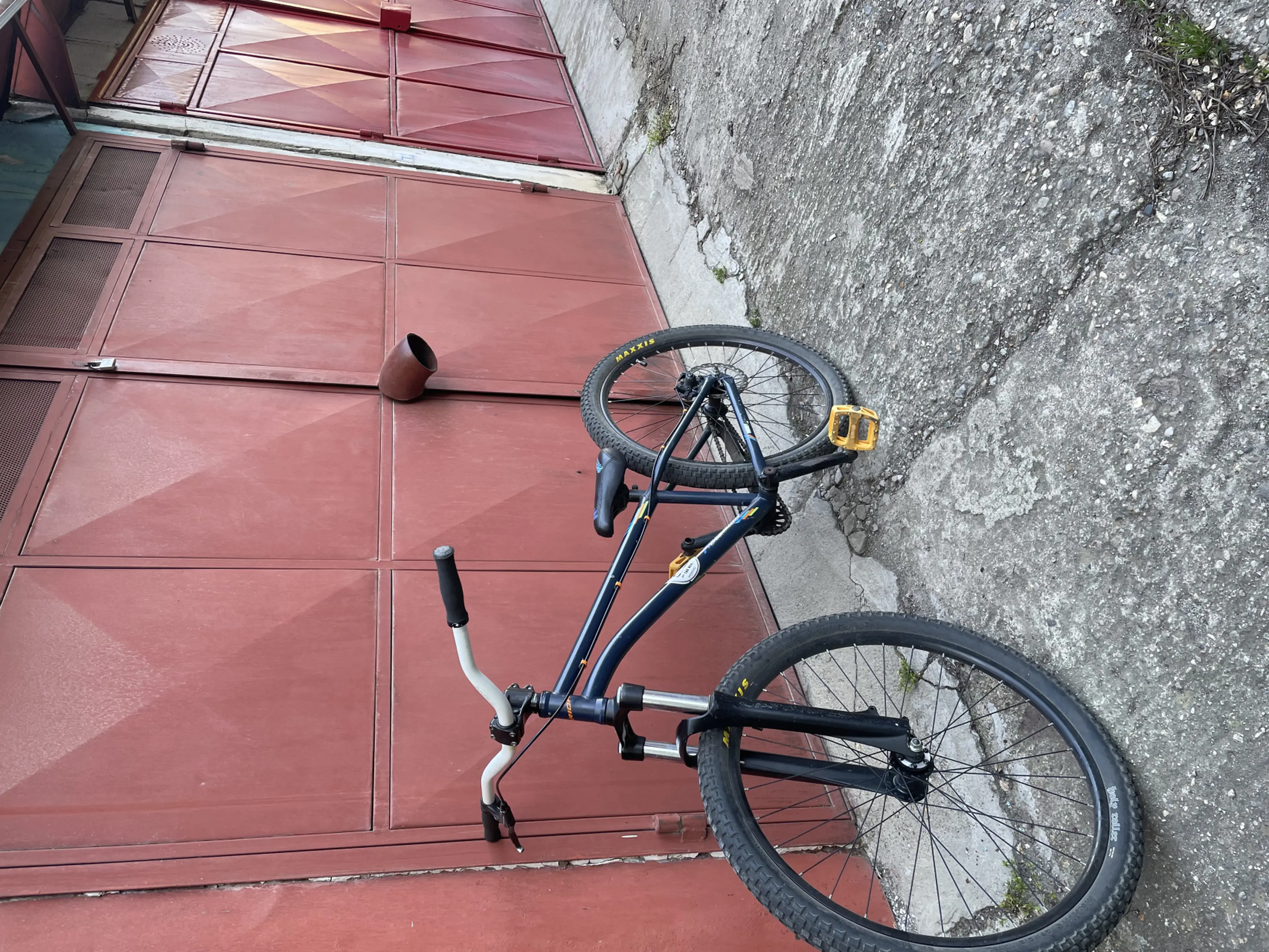 1. Vand bicicleta dirt jumper