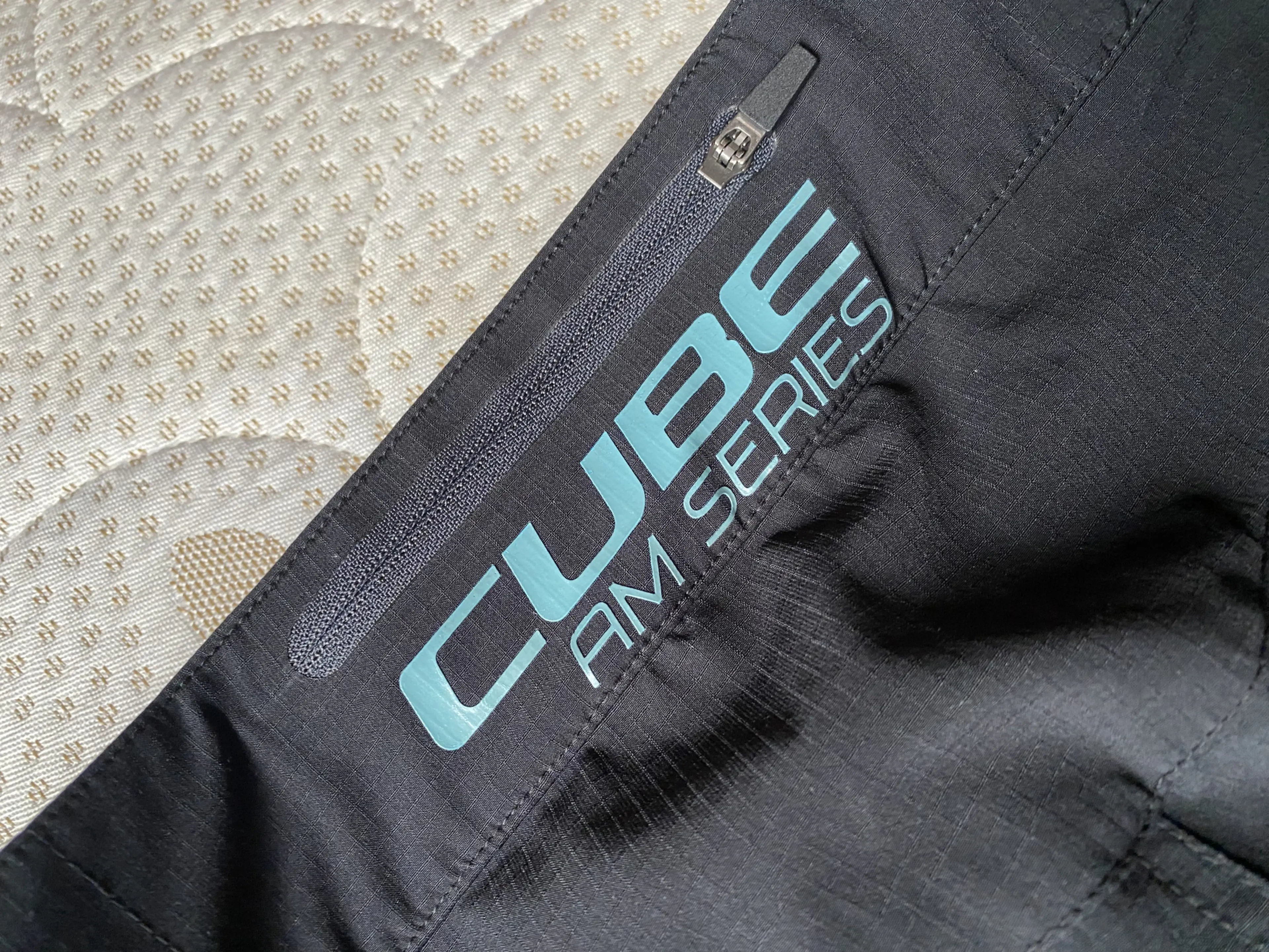 3. Pantaloni Ciclism Cube Am Series