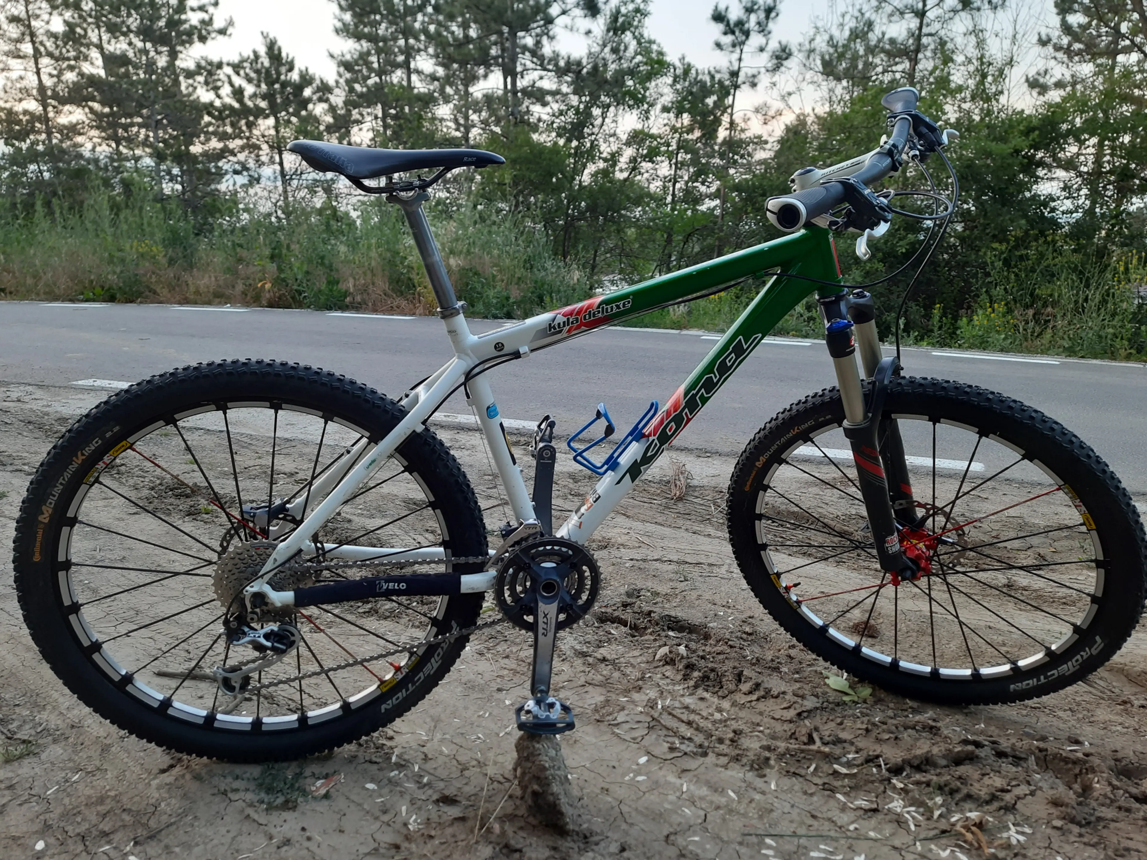 6. Bicicleta Kona / full XTR / 10 kg