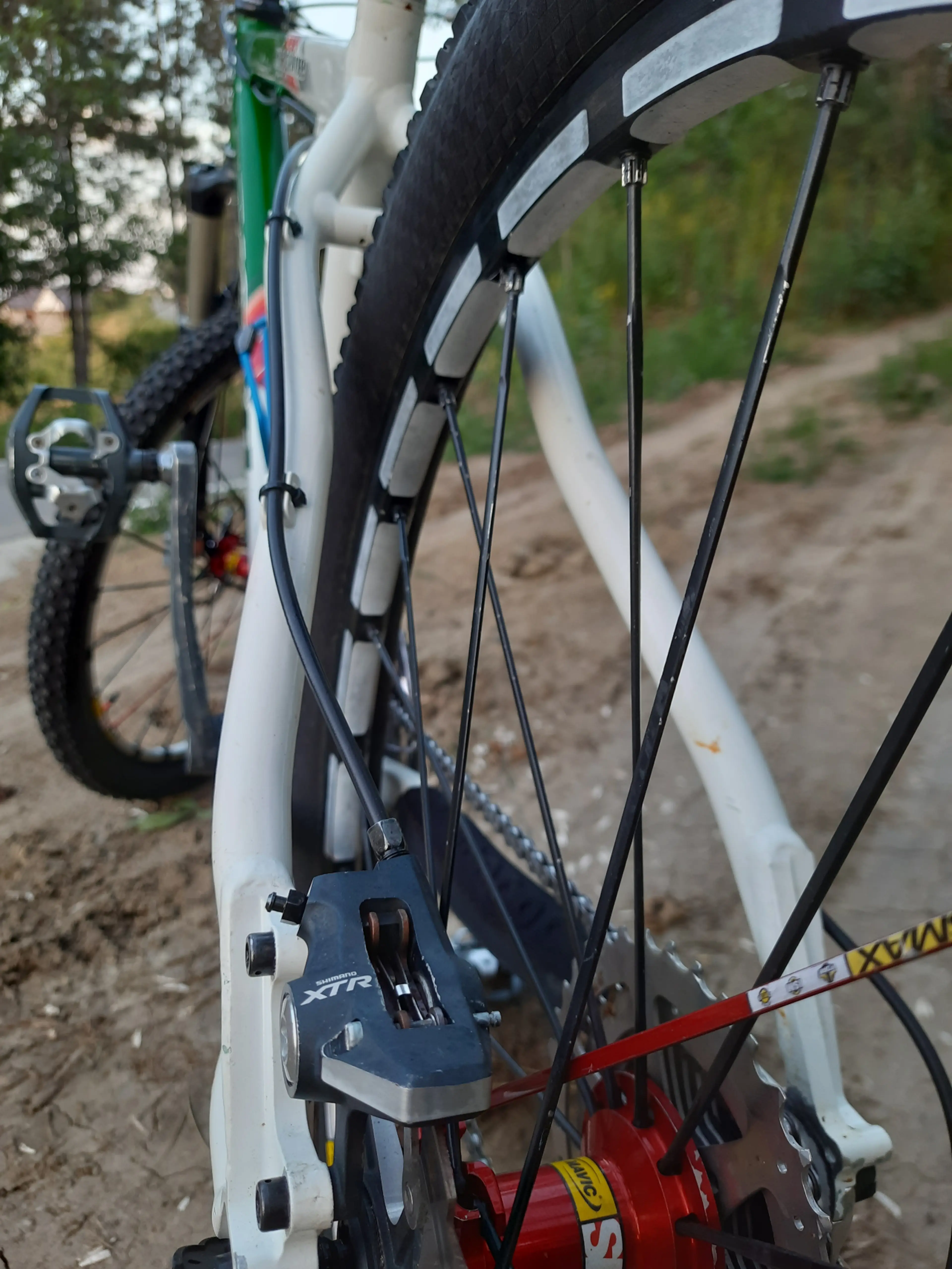 9. Bicicleta Kona / full XTR / 10 kg