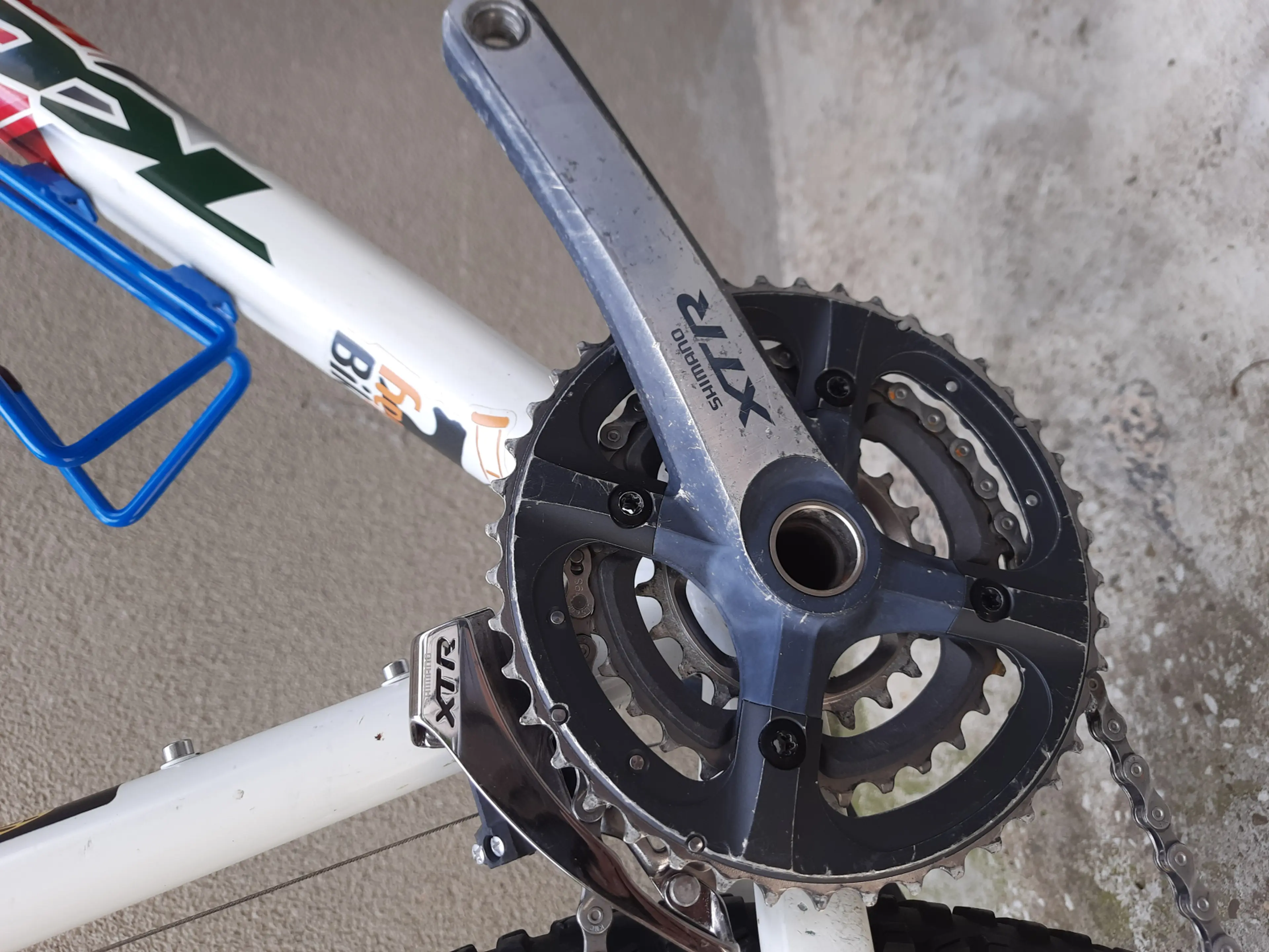 10. Bicicleta Kona / full XTR / 10 kg