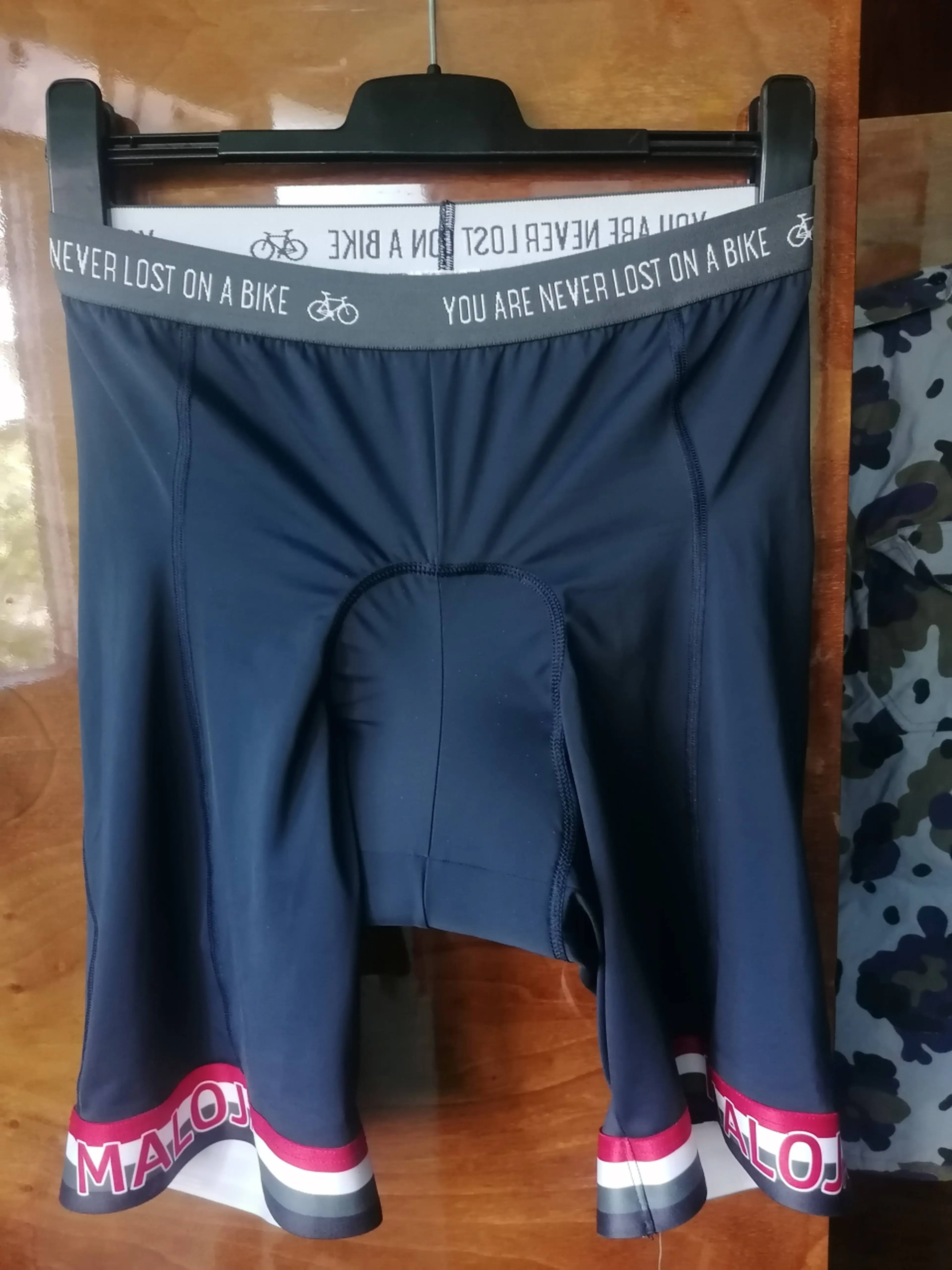 Image Pantaloni scurti bazon  Maloha XL  Noi cu eticheta Made in Italia