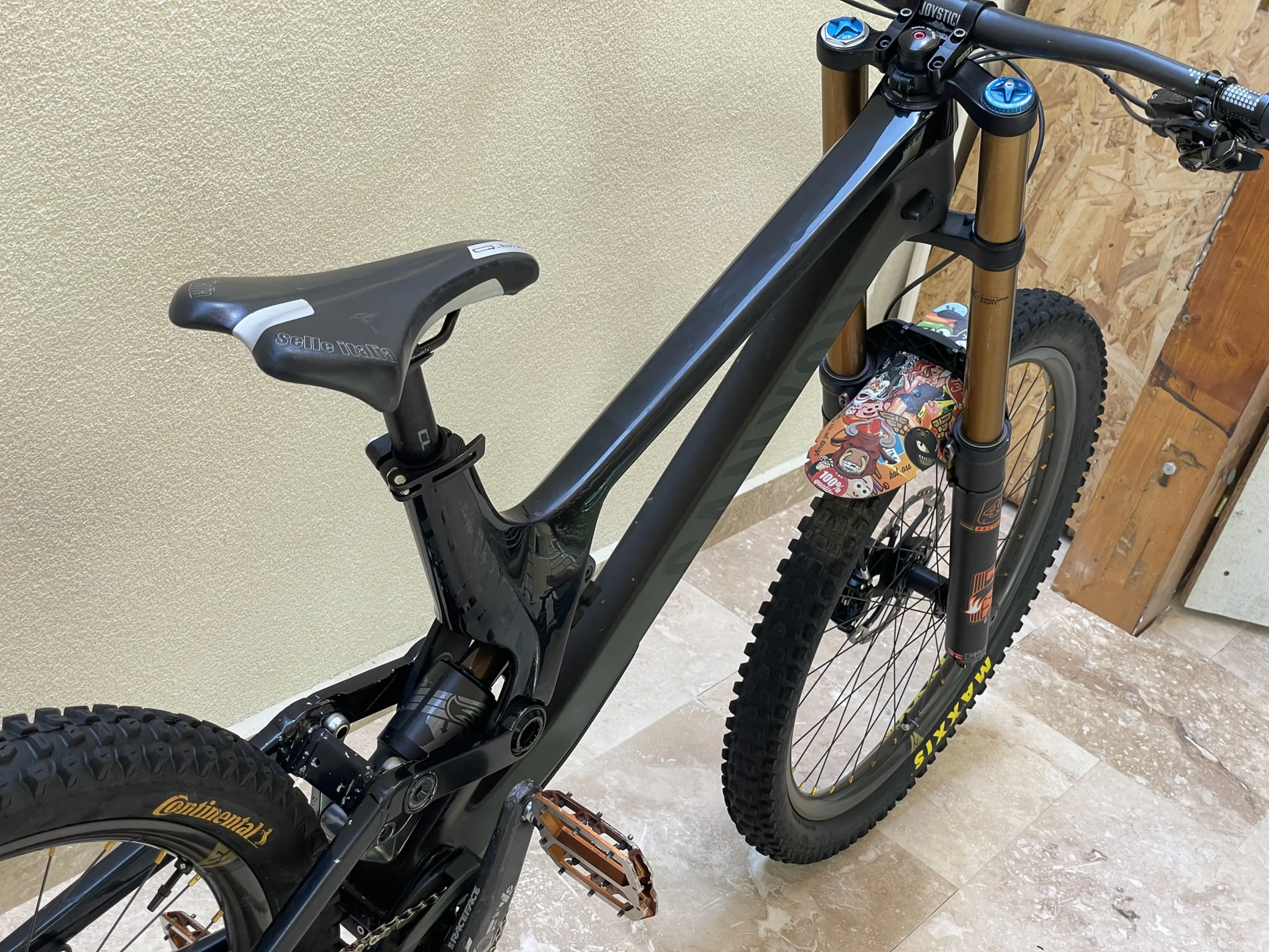 8. Vand bicicleta downhill Canyon Sender CF9.0 XL 27,5”