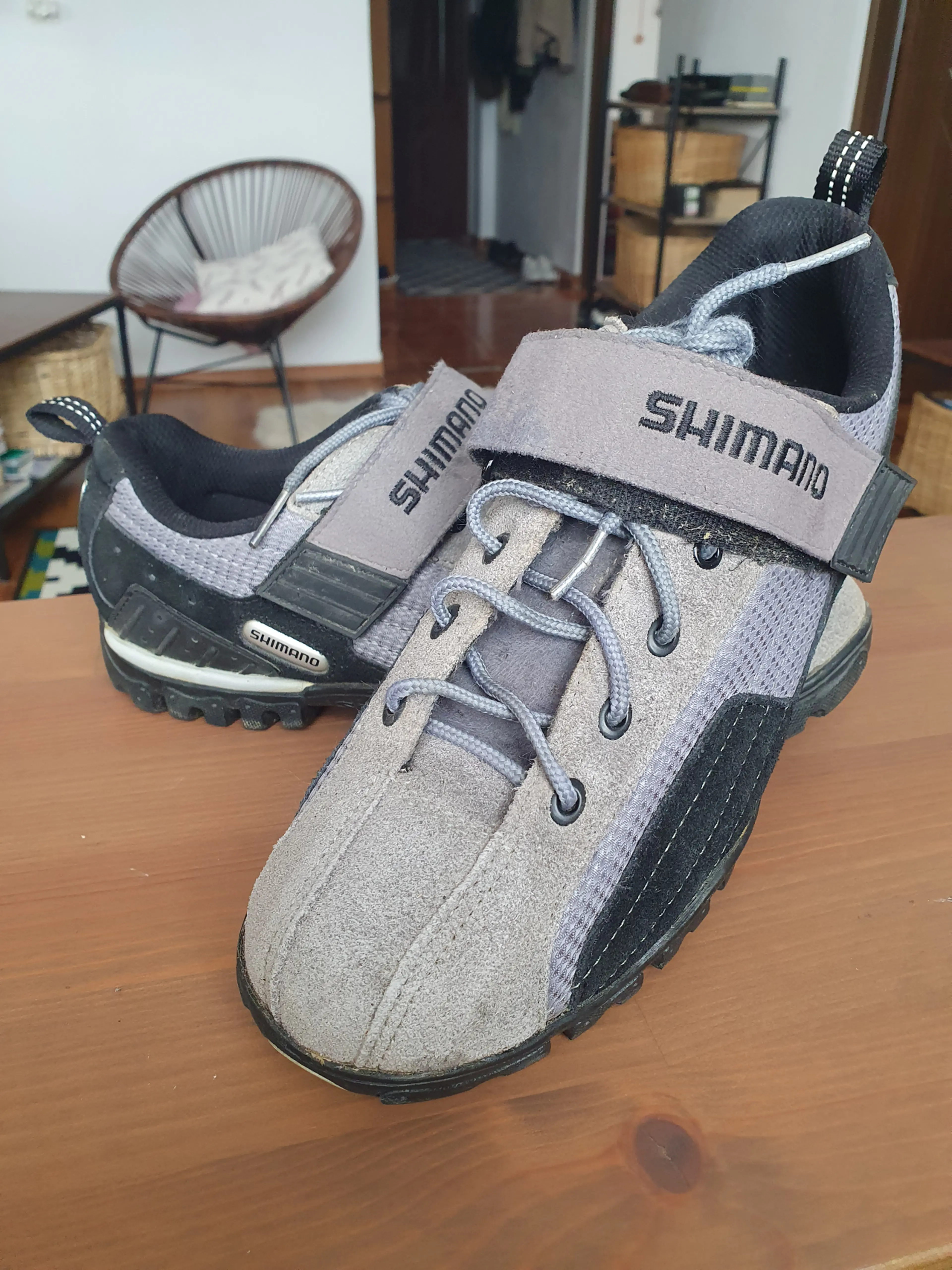 1. Pantofi ciclism MTB Shimano SPD 42-43 (cu sau fara pedale)