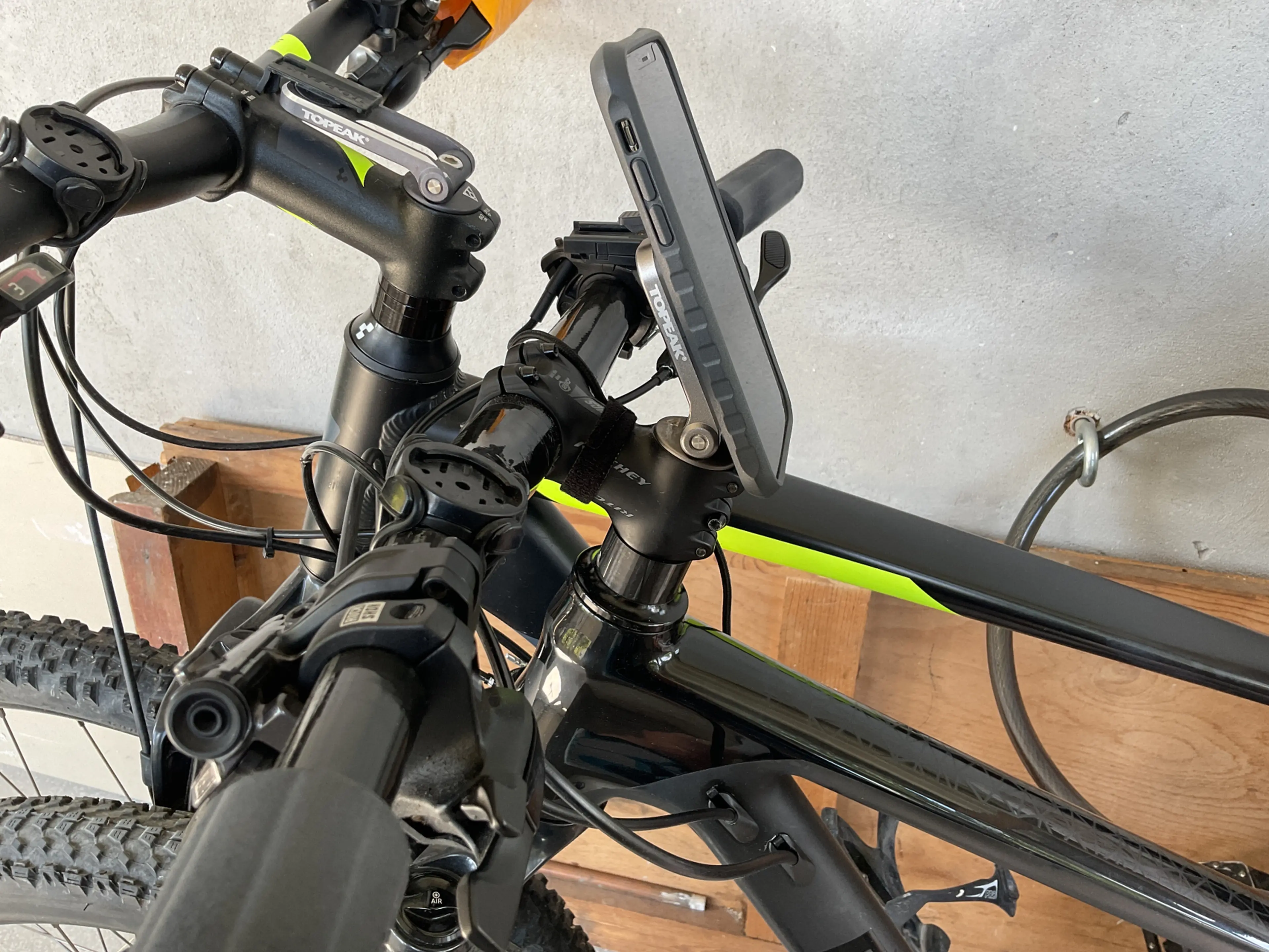 Image Suport telefon bicicleta, moto iPhone12 ProMaxsi6;6S;7;8;SE(2ndGen)