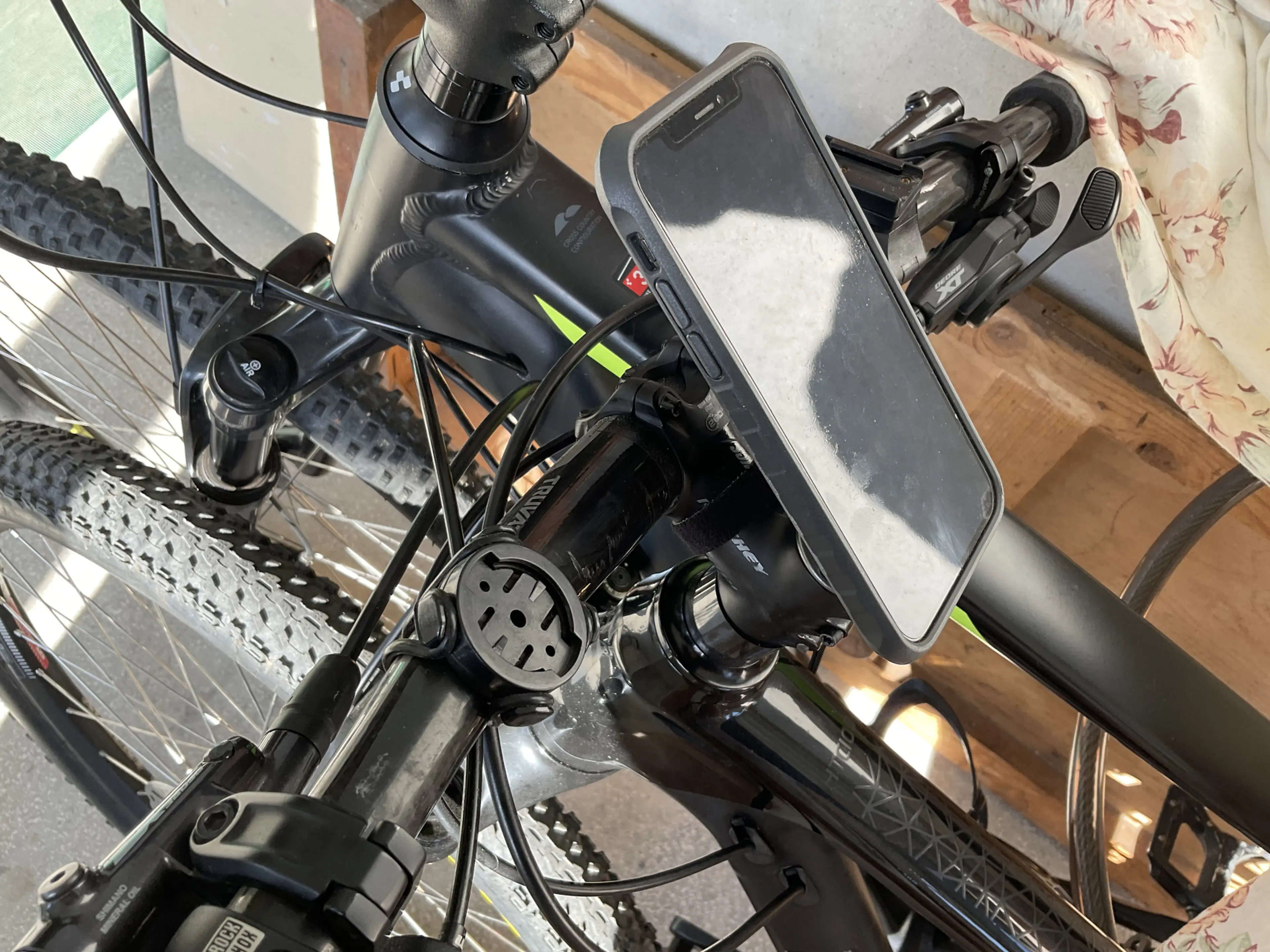 2. Suport telefon bicicleta, moto iPhone12 ProMaxsi6;6S;7;8;SE(2ndGen)