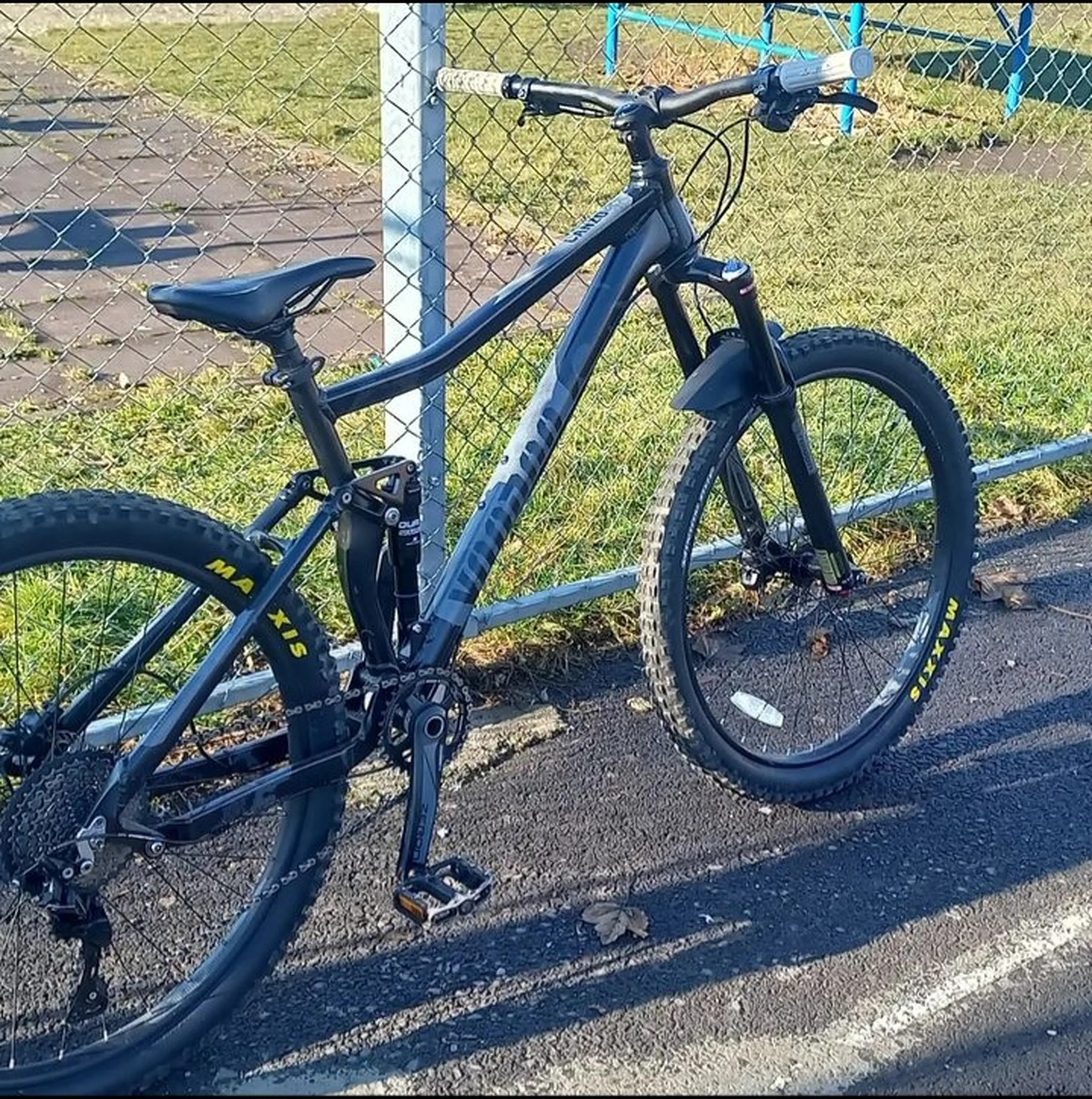 1. Vând bicicleta full suspension voodoo canzo 2019