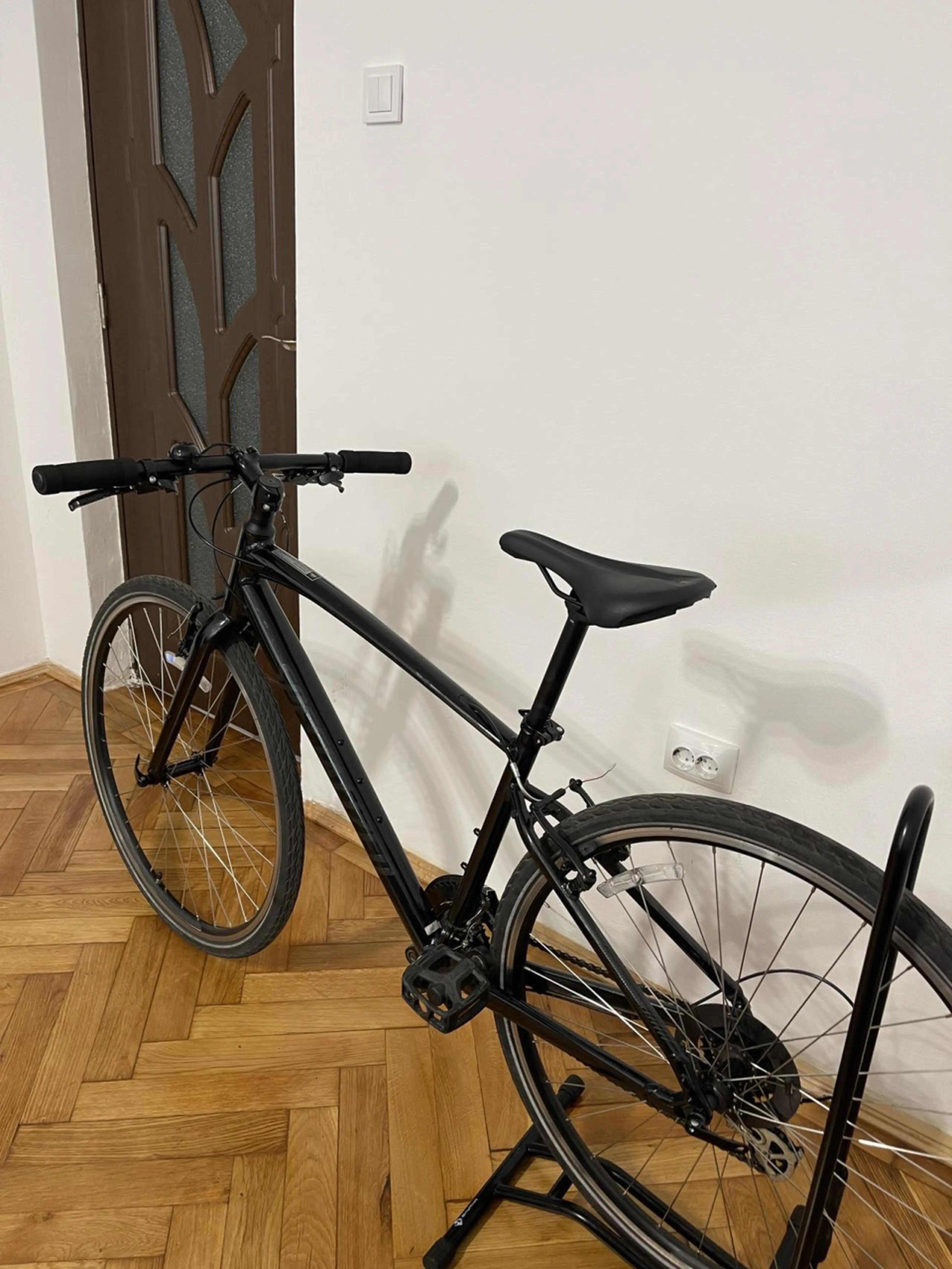 5. Bicicleta Cursiera Specialized Sirrus 1.0 - an 2021