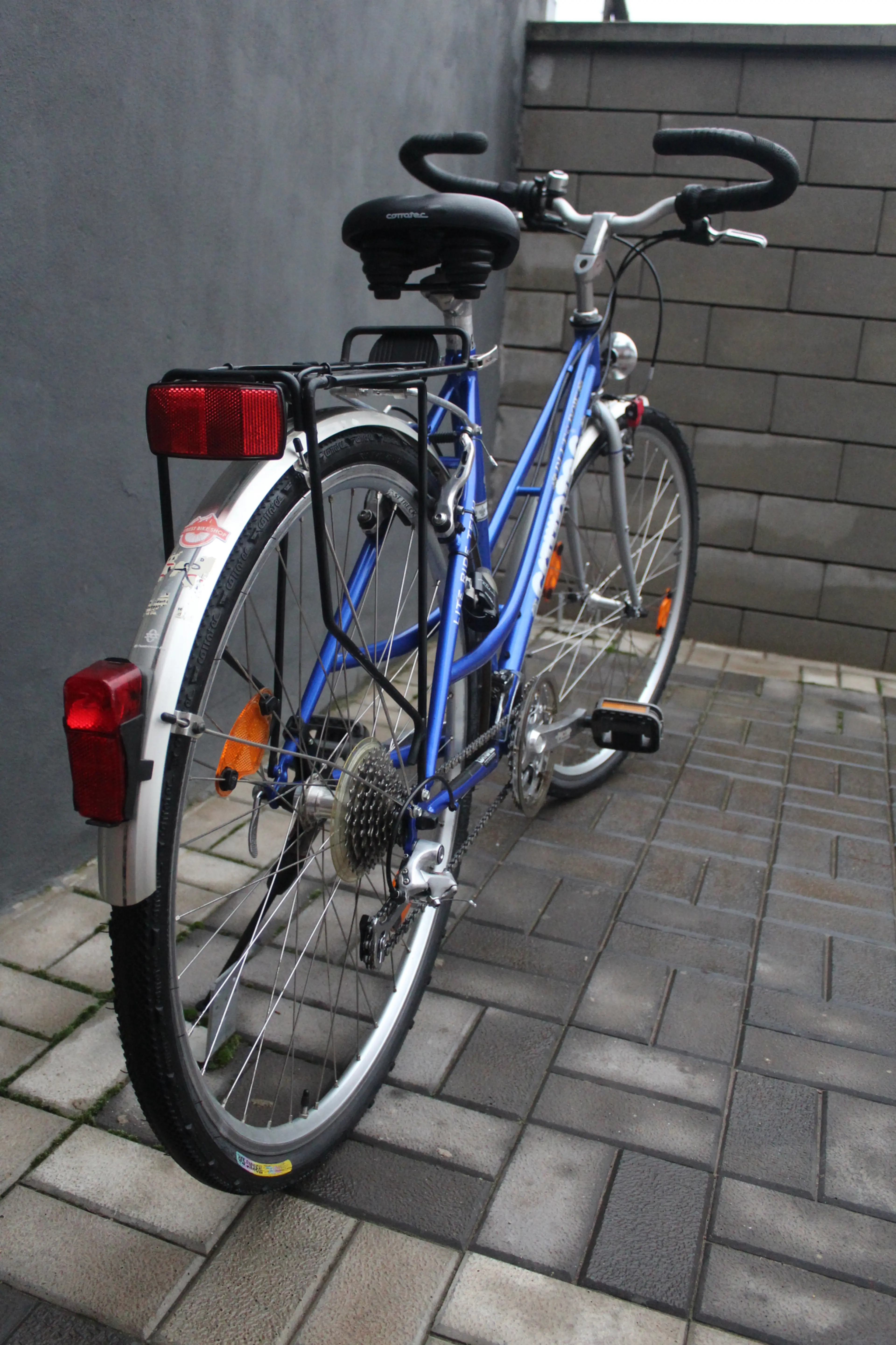 8. Bicicleta Corratec Blues Bow 28"