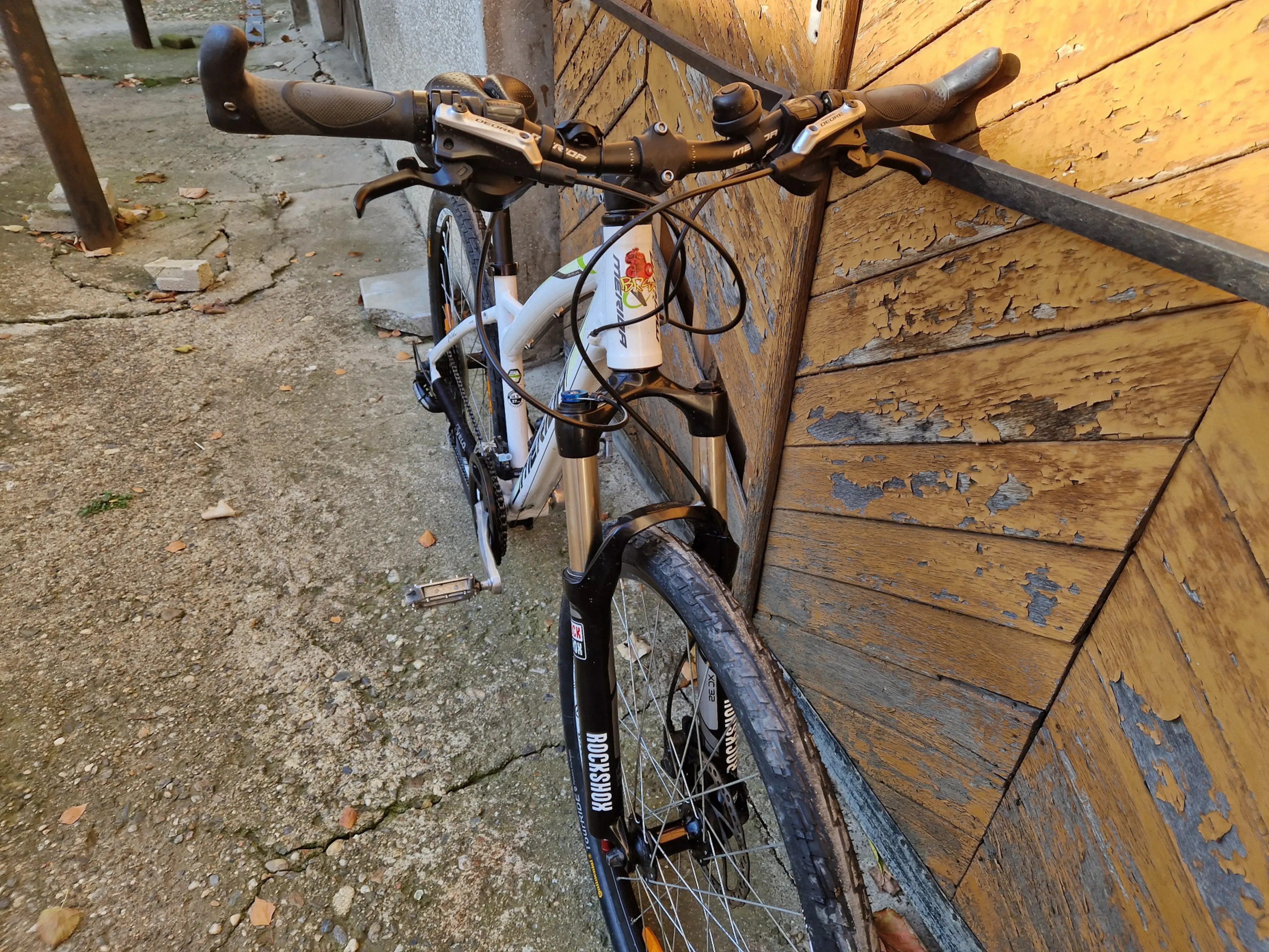 3. Bicicleta Merida Juliet cu furca pe aer Rockshox