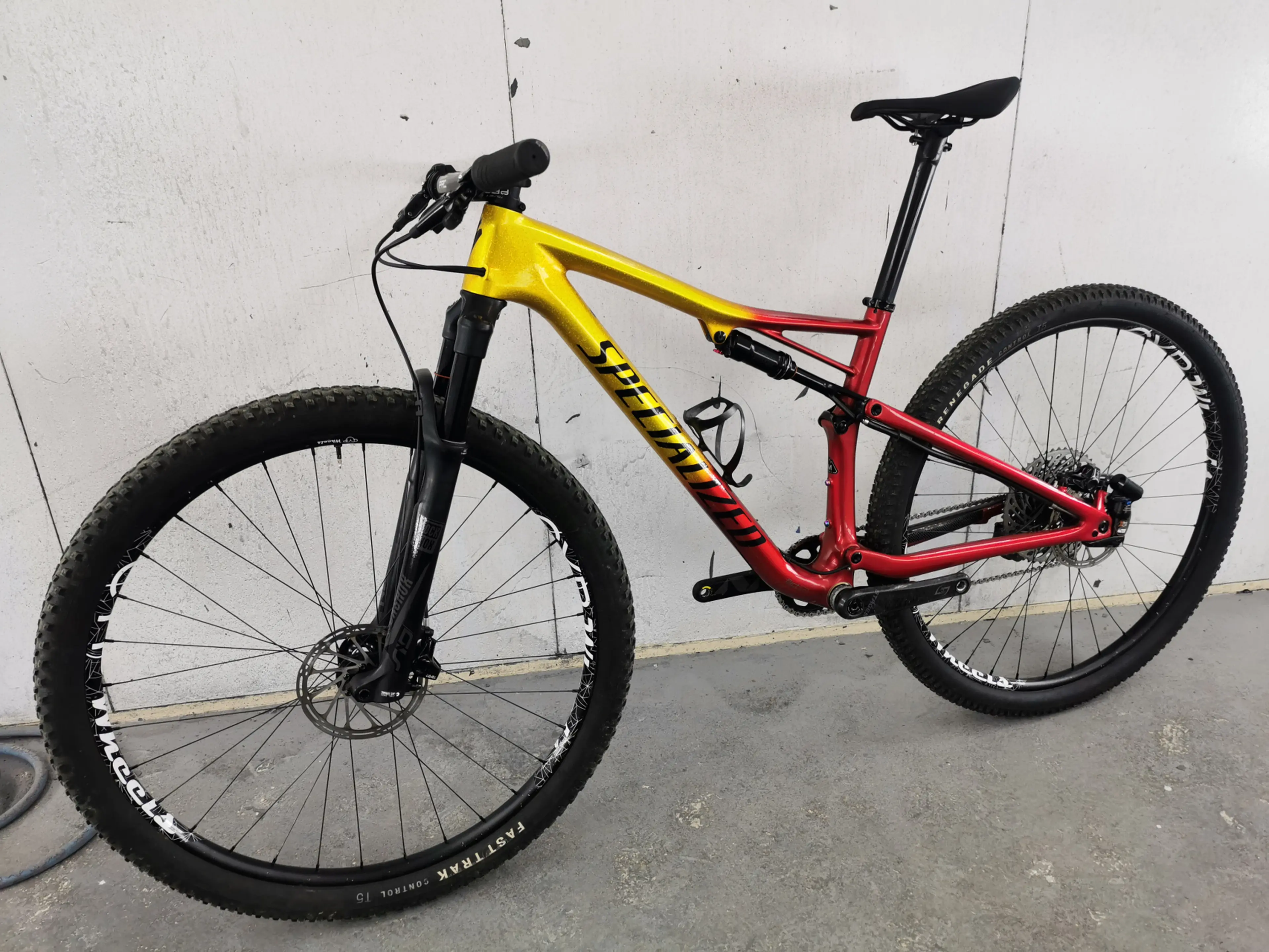 2. Specialized Epic Expert 2018