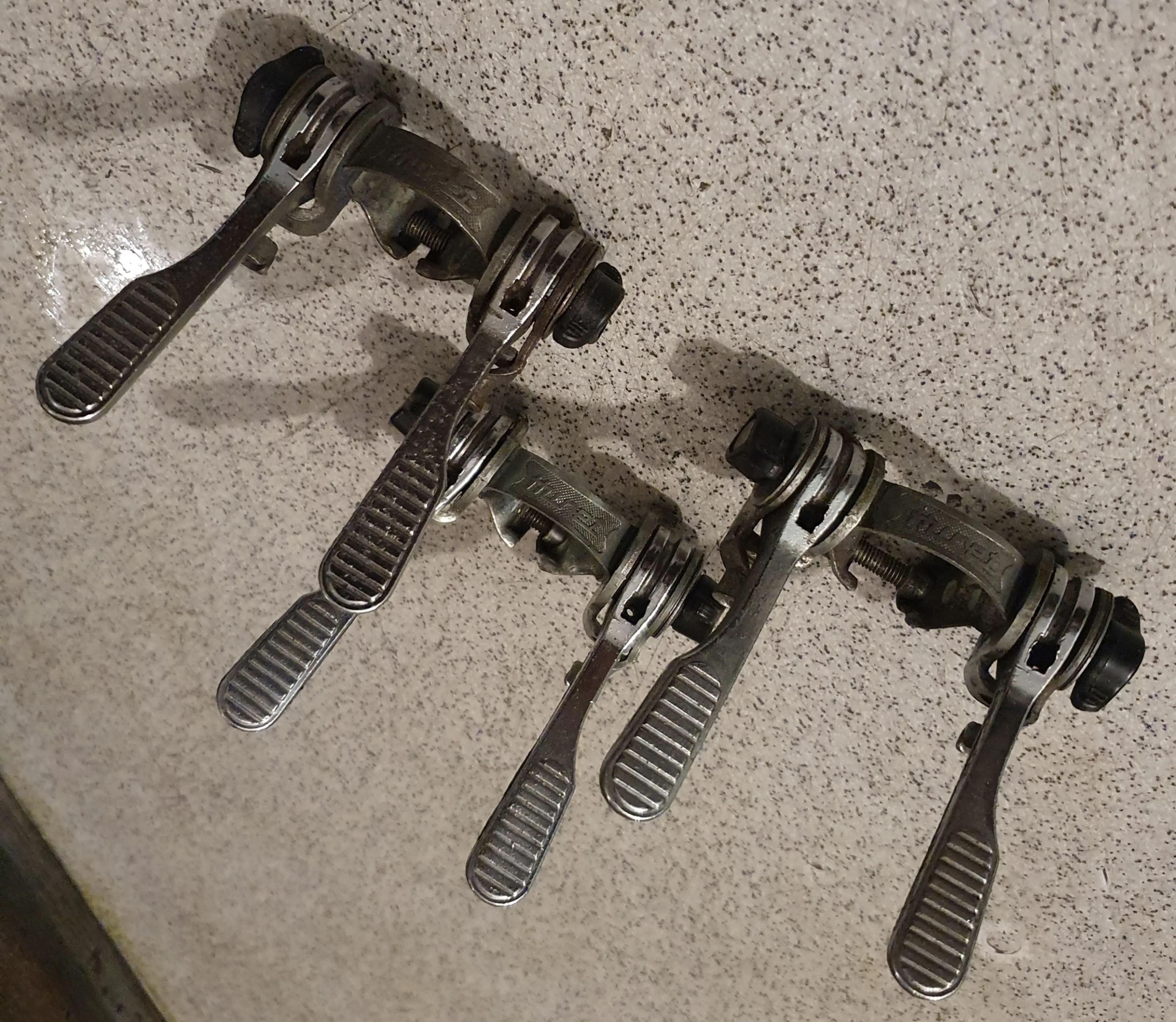 1. Huret - shifter levers w/ clamp - friction - 3 bucati