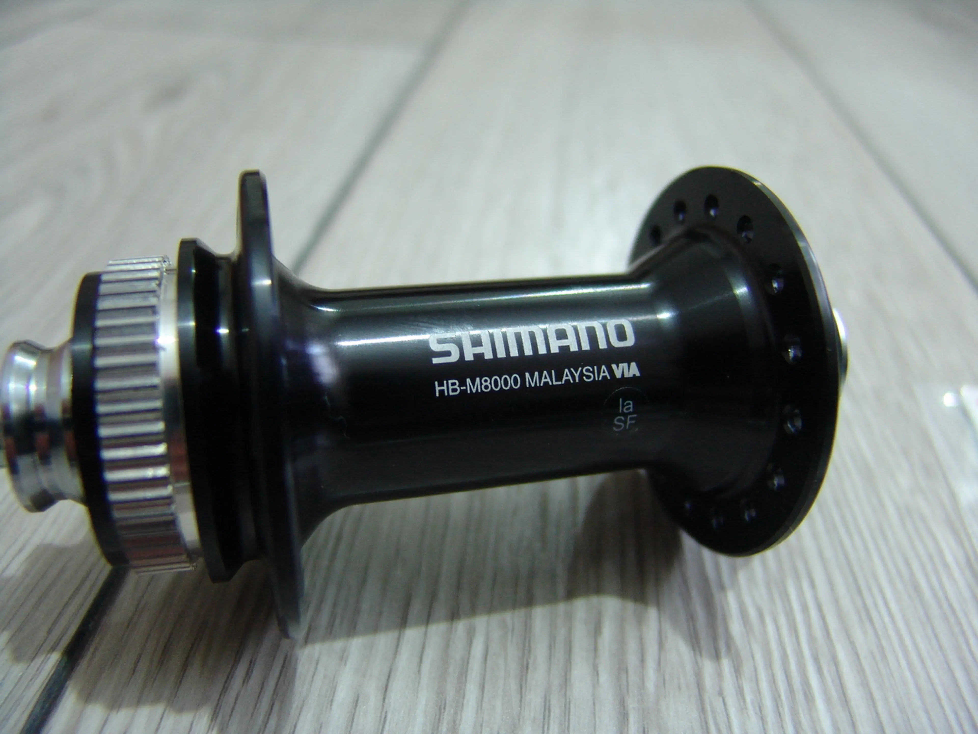5. Butuc fata Shimano XT M8000 centerlock-32gauri/Nou