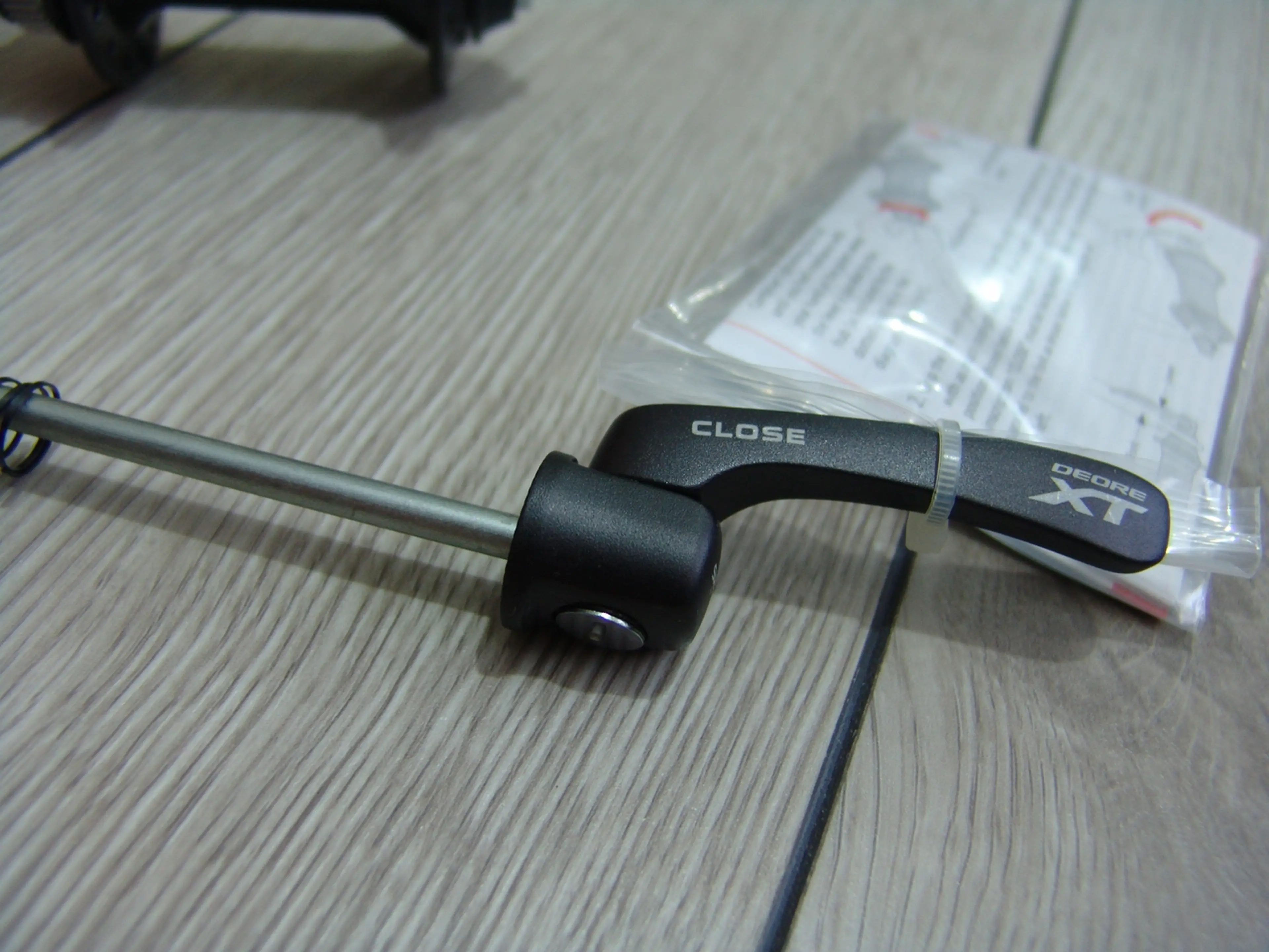 7. Butuc fata Shimano XT M8000 centerlock-32gauri/Nou