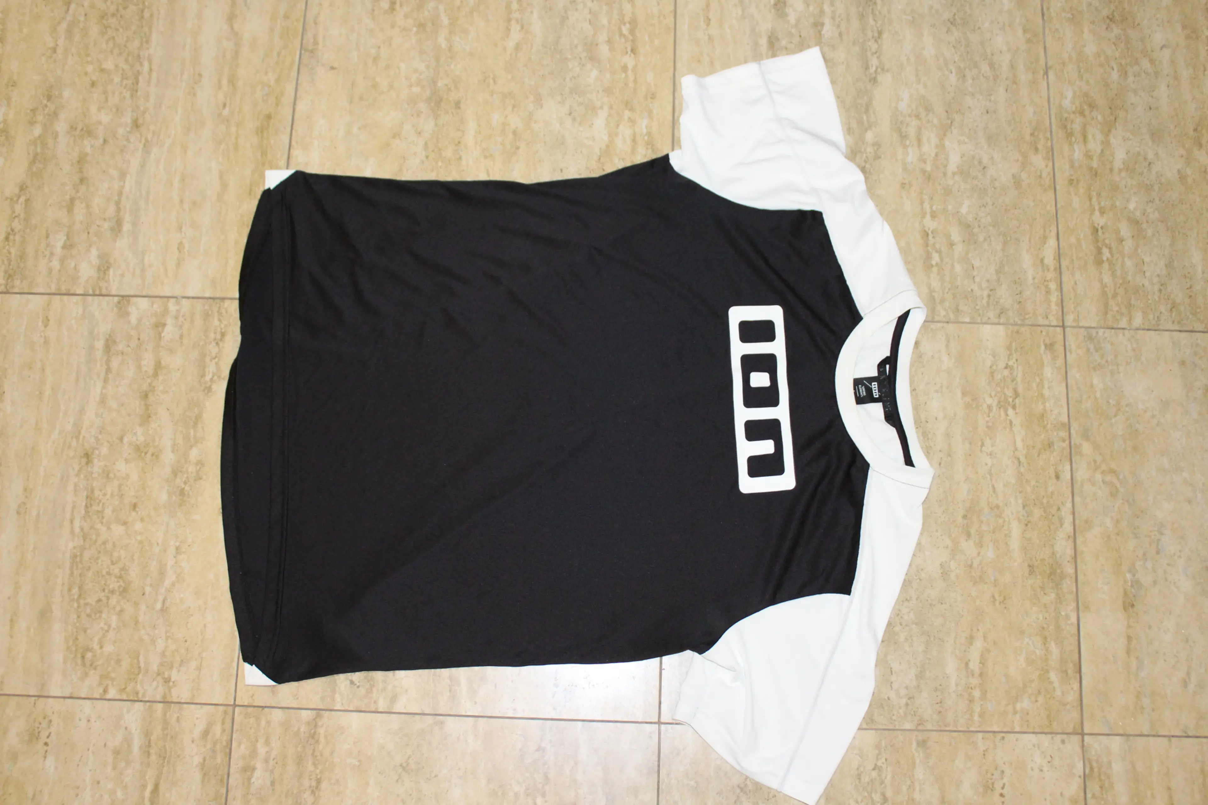 3. ION Logo jersey - Large
