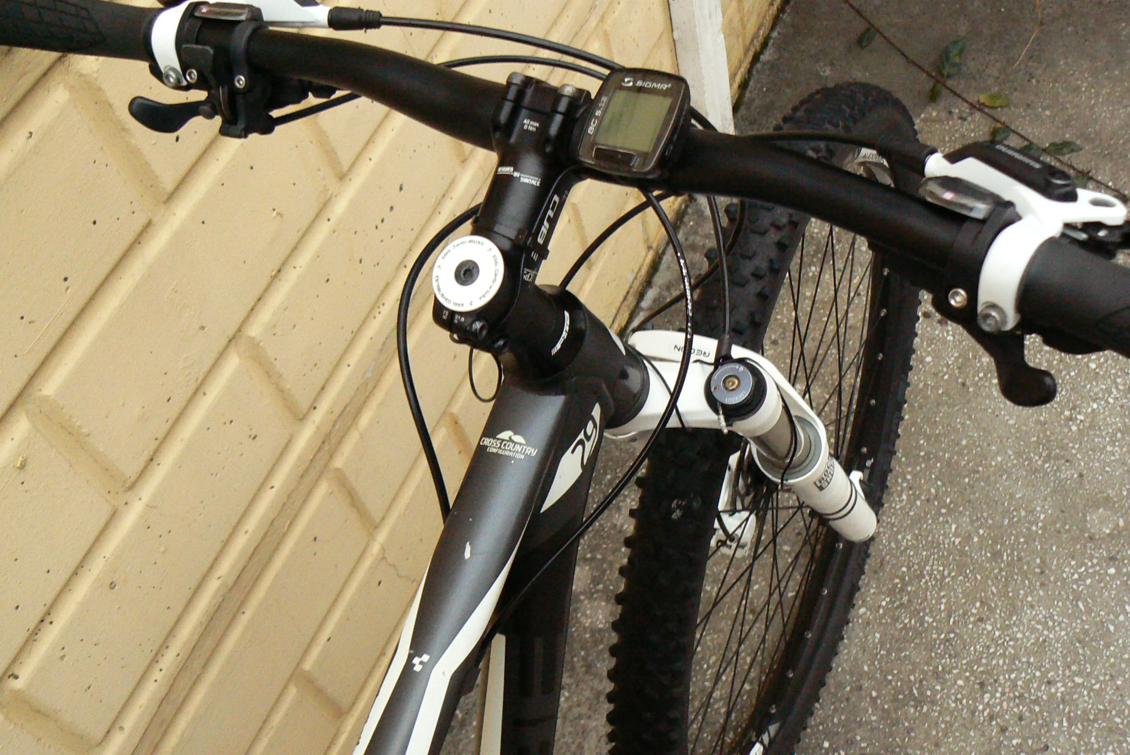 5. Bicicleta mountain bike Cube