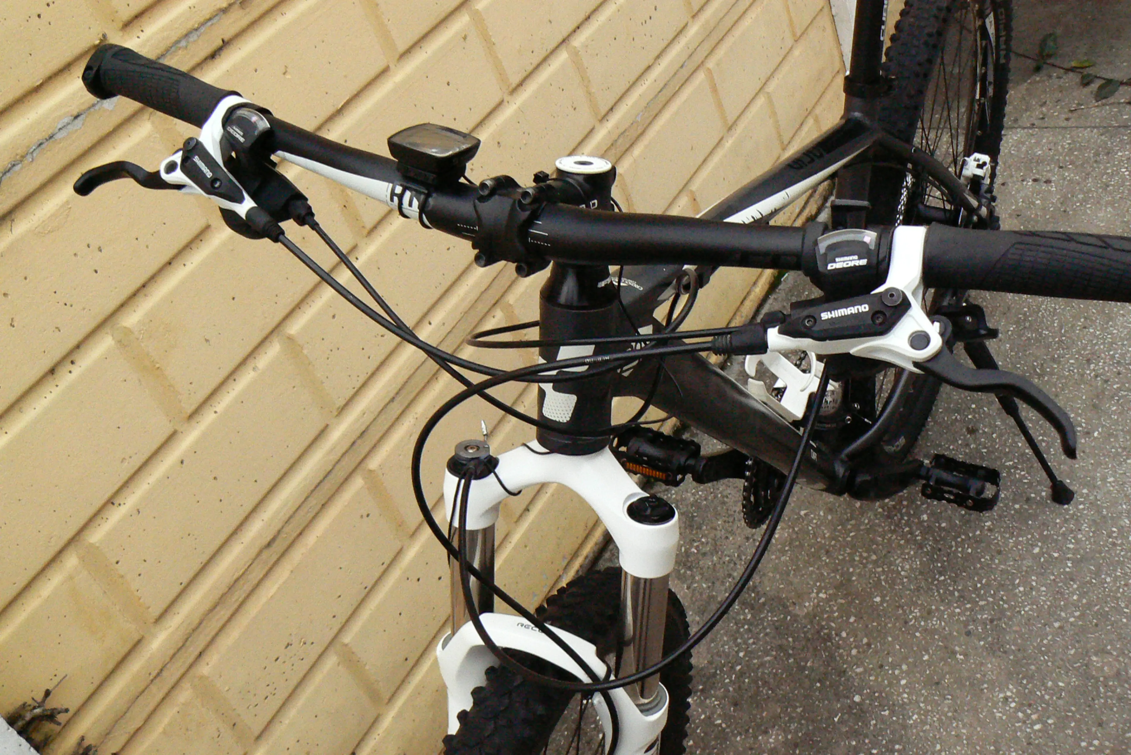 6. Bicicleta mountain bike Cube