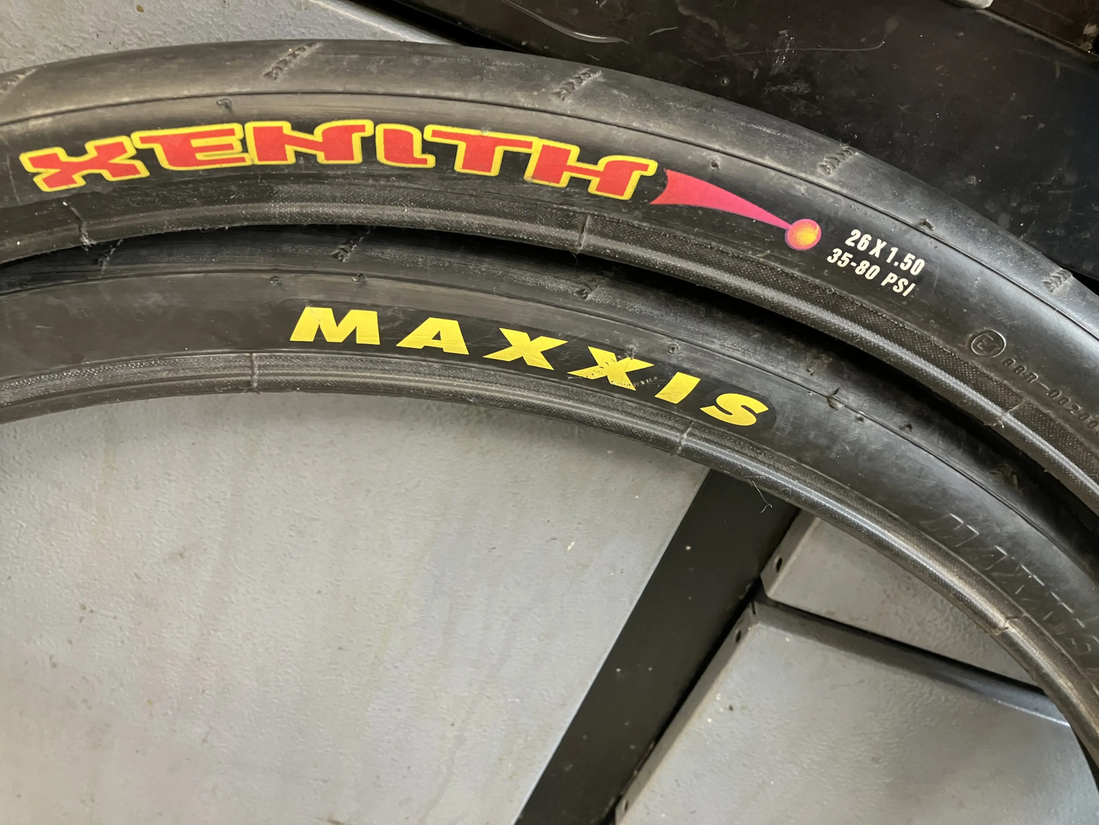 4. Maxxis  Xenith 26x1,50 slick