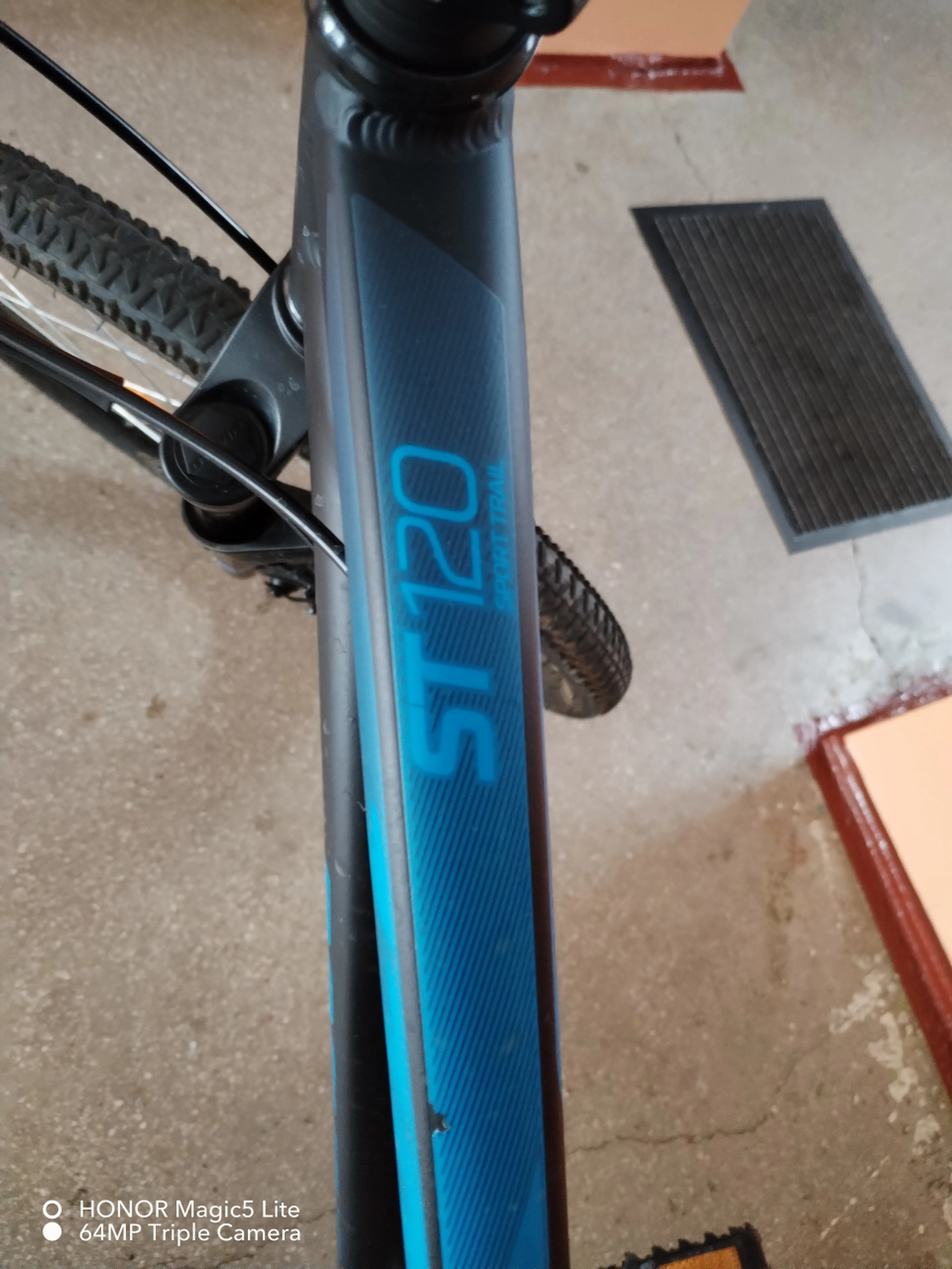 6. Bicicletă Rockrider ST120 27,5 inch