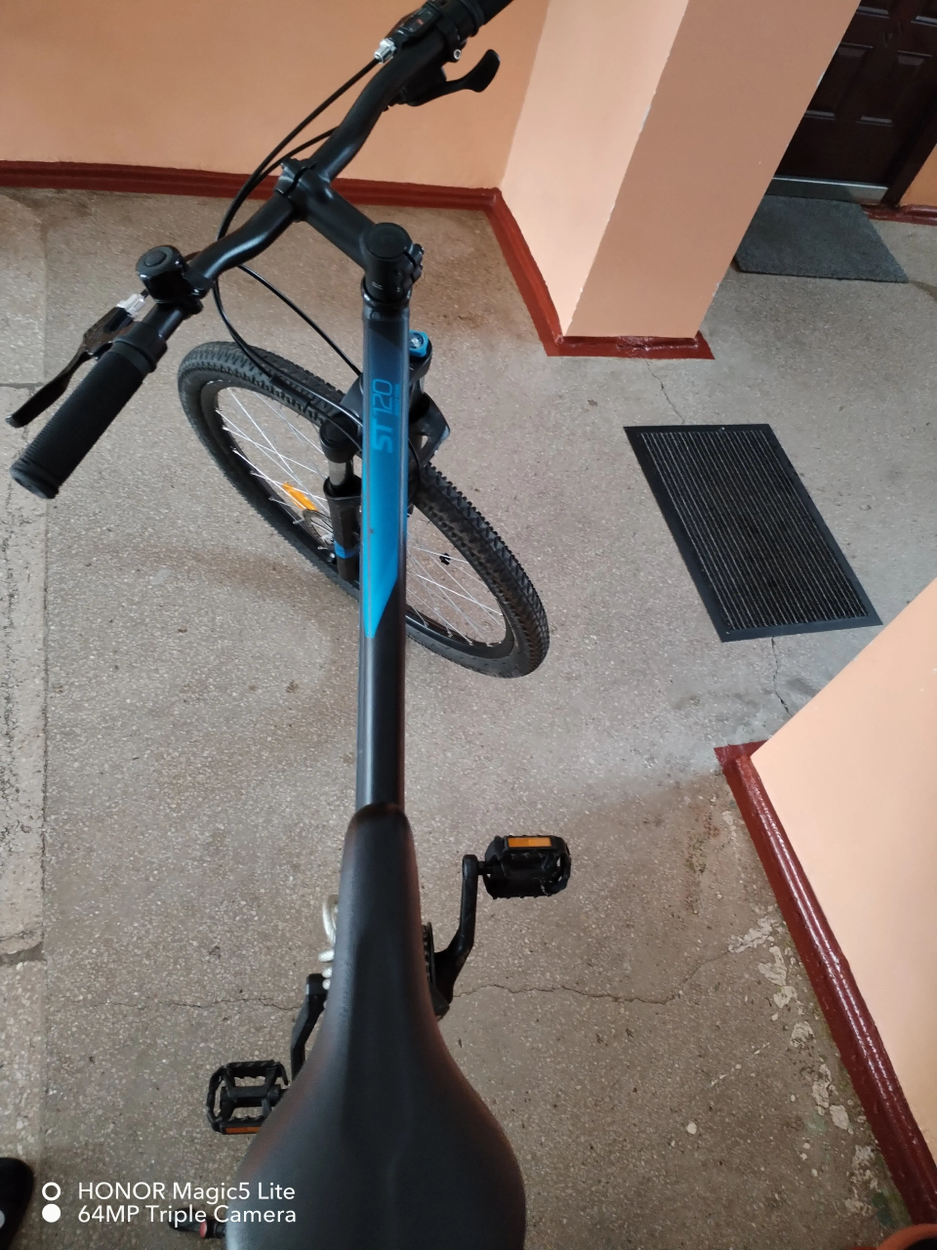 10. Bicicletă Rockrider ST120 27,5 inch