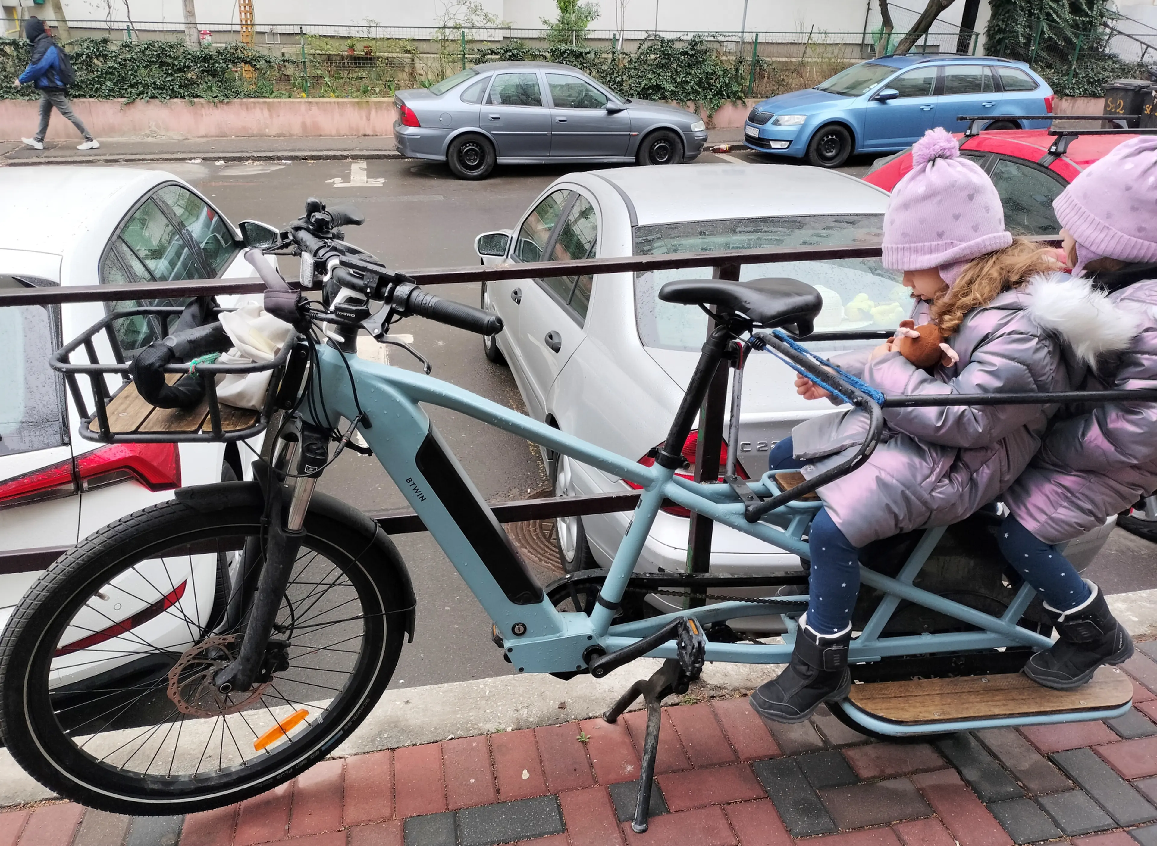 1. Bicicleta electrica btwin cargo LONGTAIL R500E