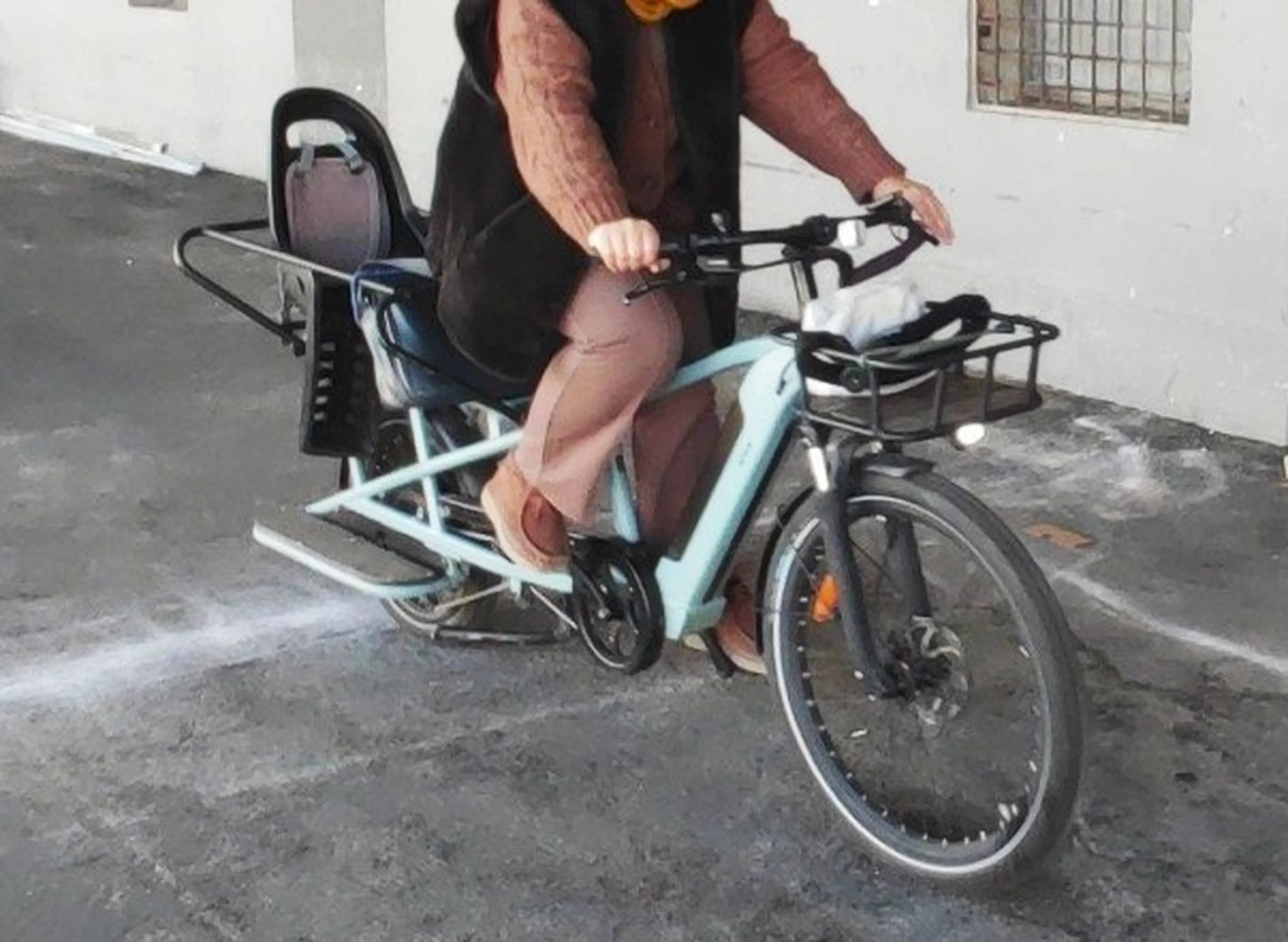Image Bicicleta electrica btwin cargo LONGTAIL R500E