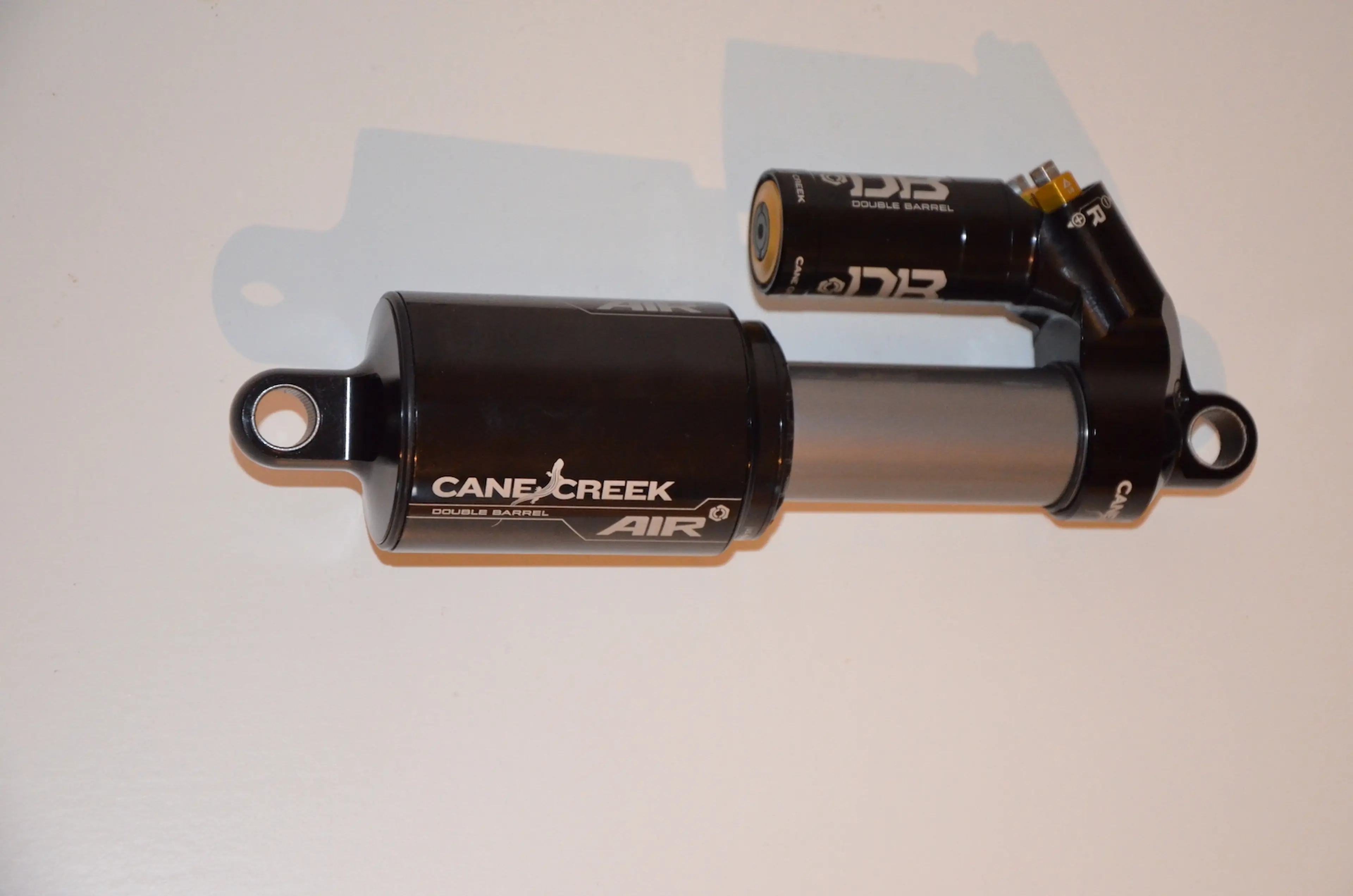 3. NOU! Amortizor CANE CREEK Double Barrel Air 216x63 (8.5"x2.5")