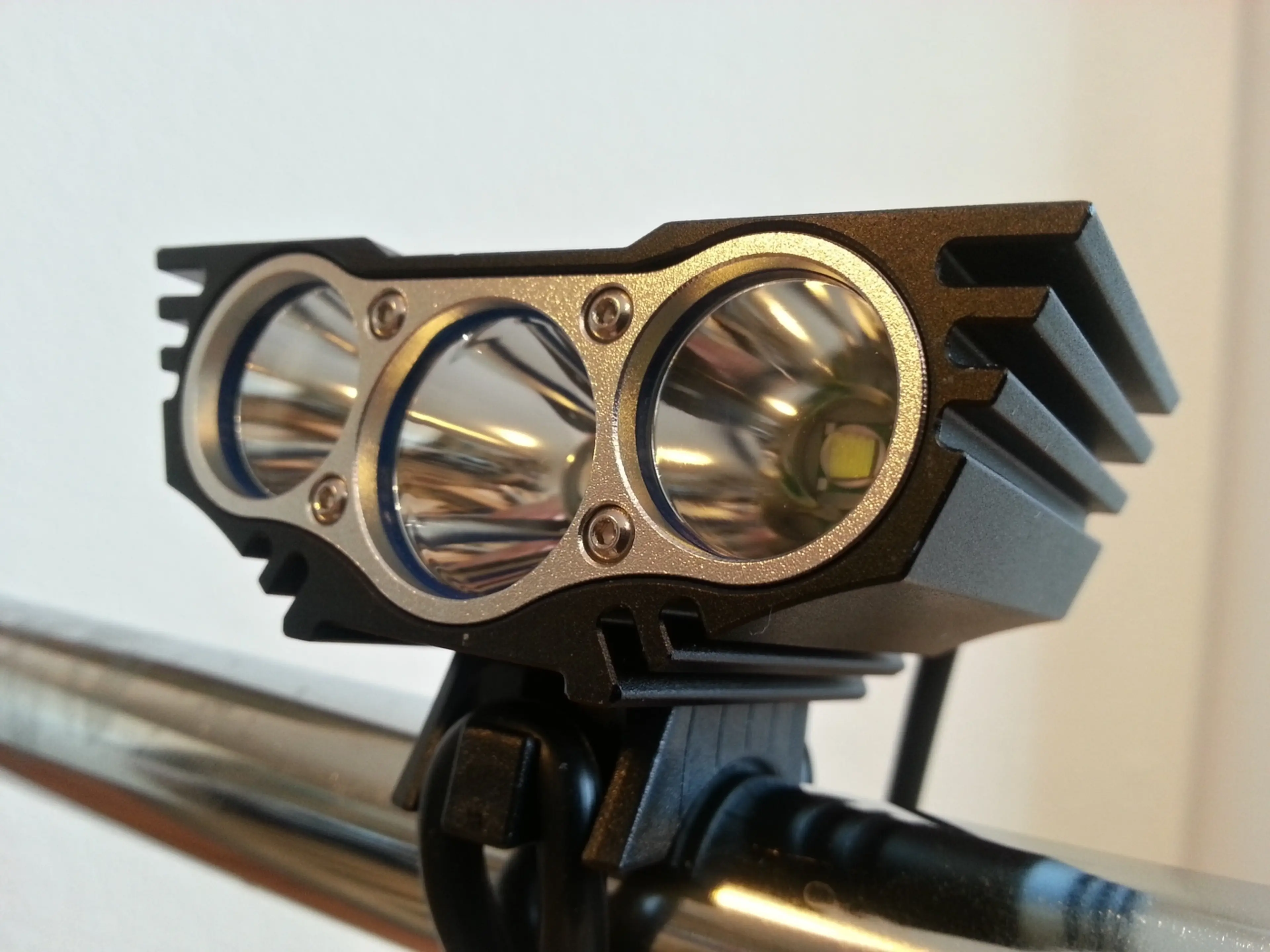 Image Far bicicleta lanterna SolarStorm 3 LED CREE U2 Solar Storm