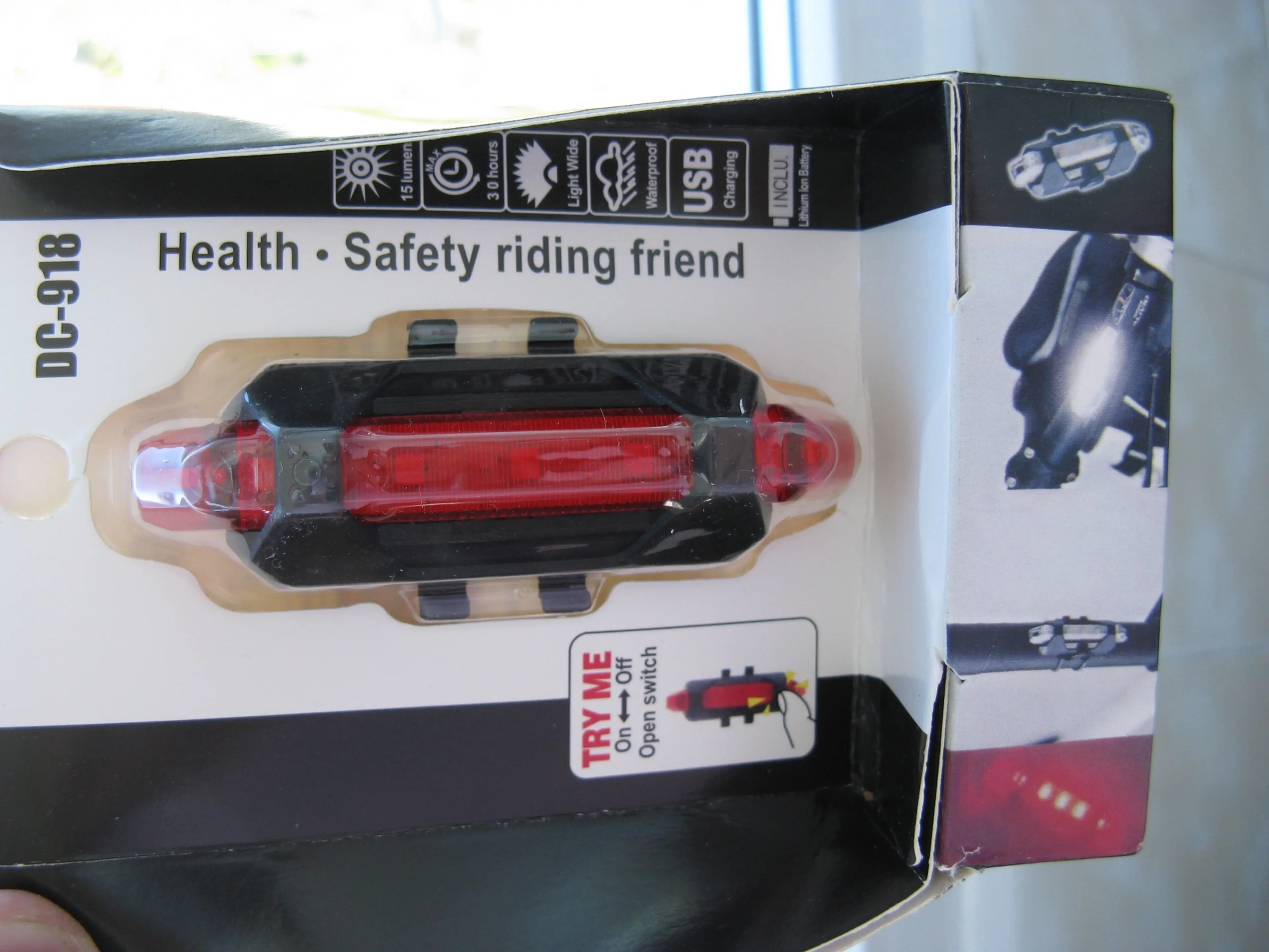 1. Lumină bicicletă (roșie) cu încărcare USB