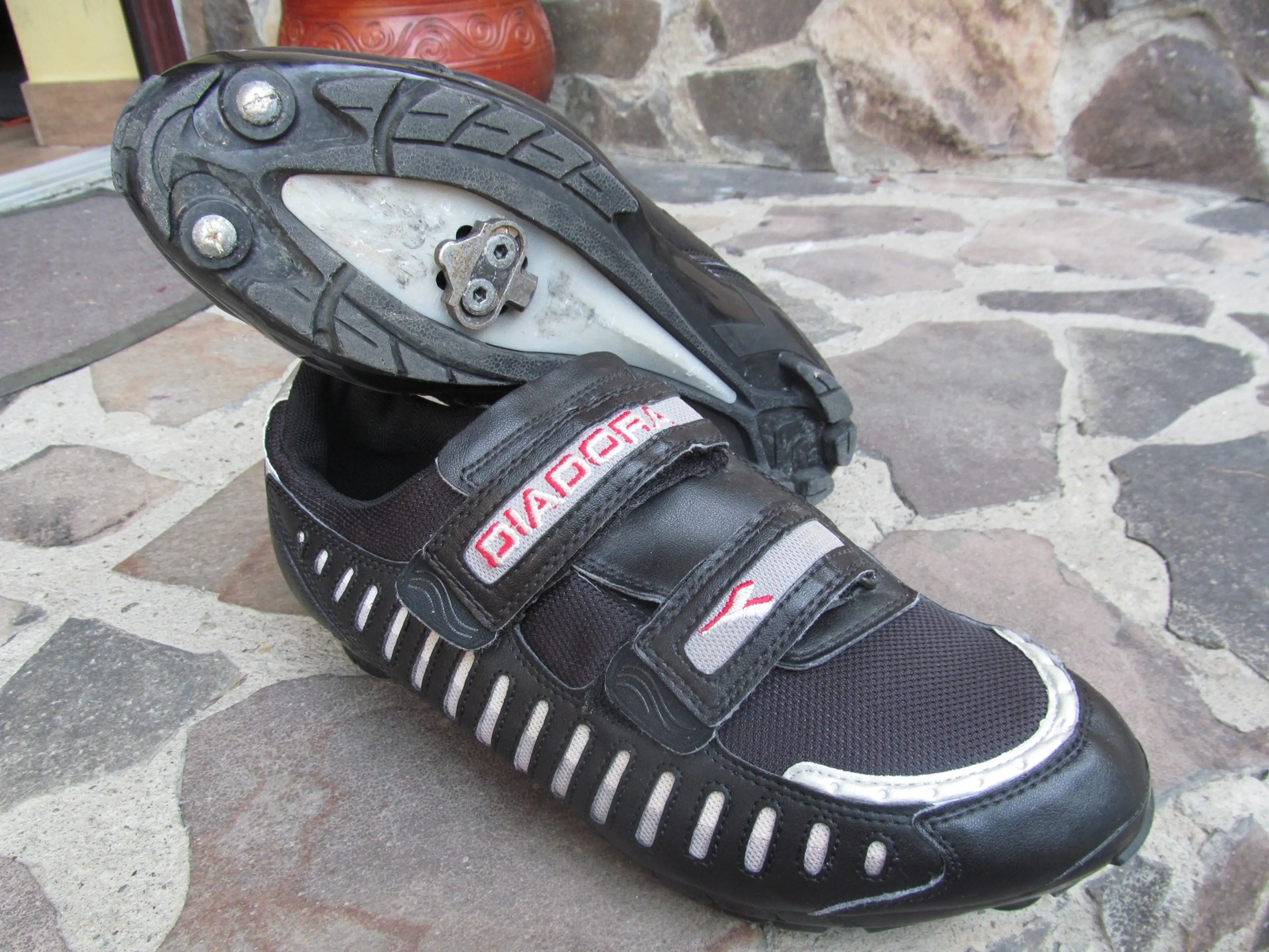 1. Pantofi Diadora nr 45, 29 cm