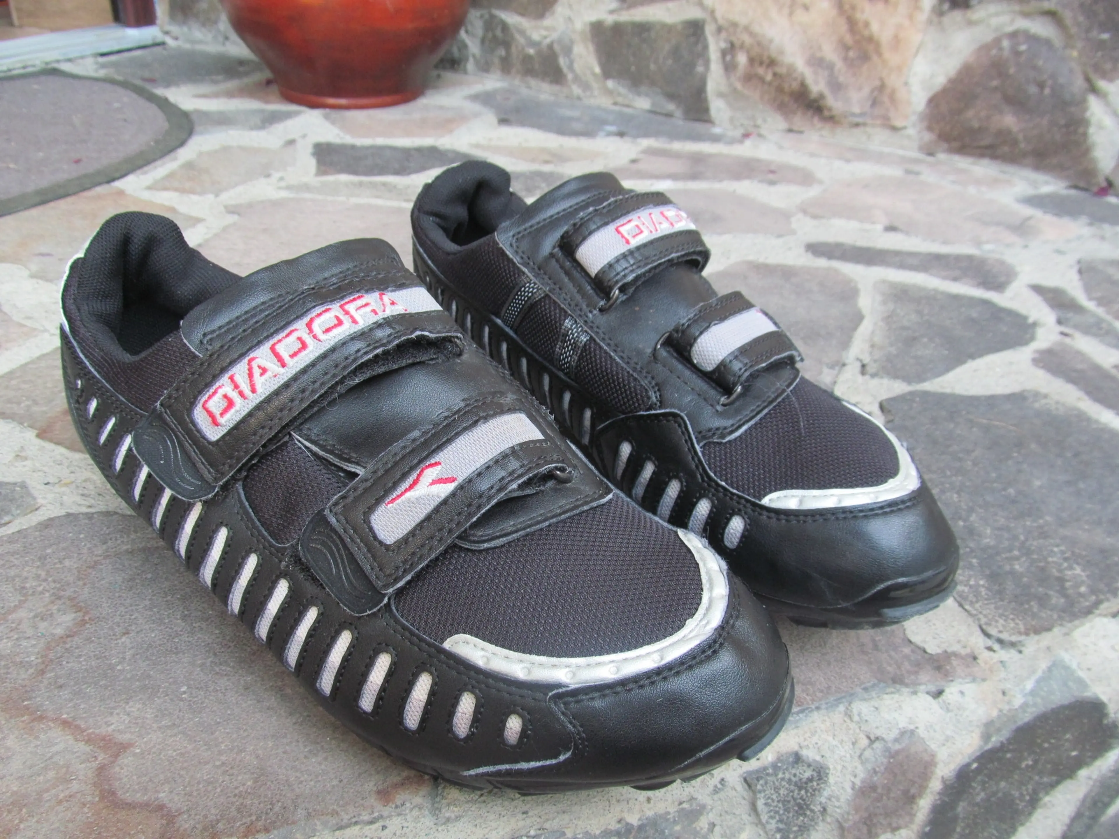 2. Pantofi Diadora nr 45, 29 cm