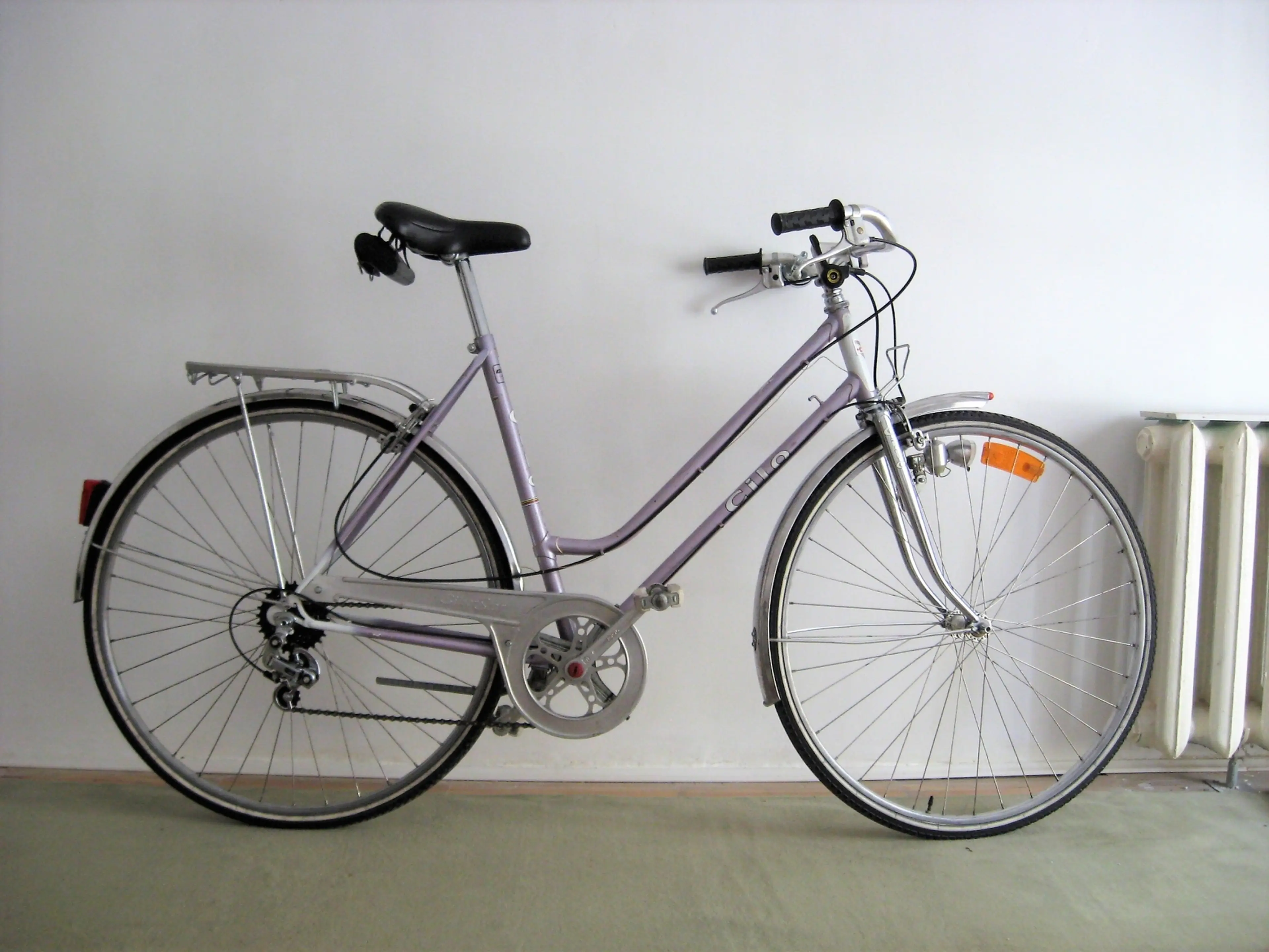 3. Bicicleta cursiera de dama CILO