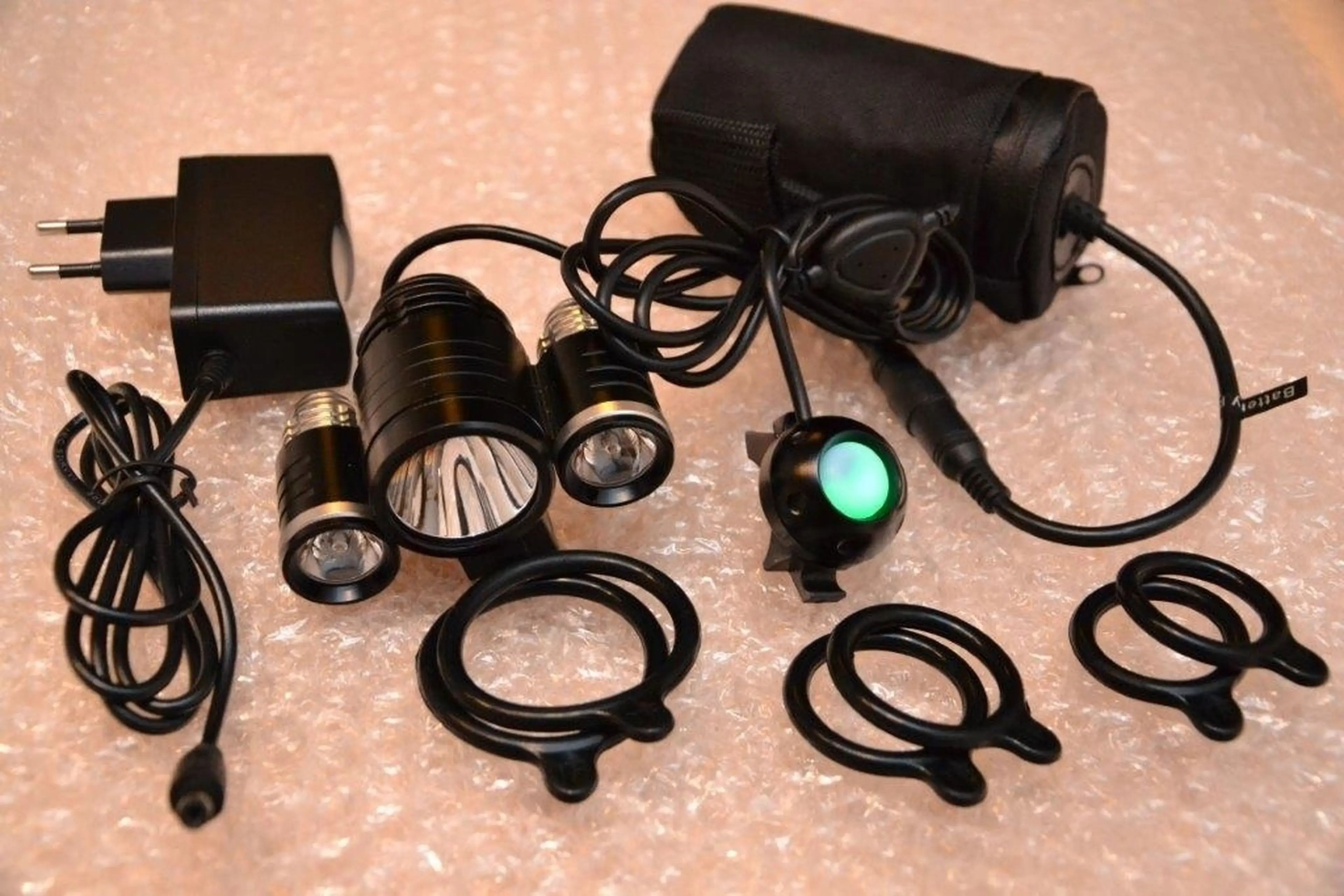 6. Far lanterna bicicleta CREE XM L T6 3 led 3800lumeni cu buton comanda