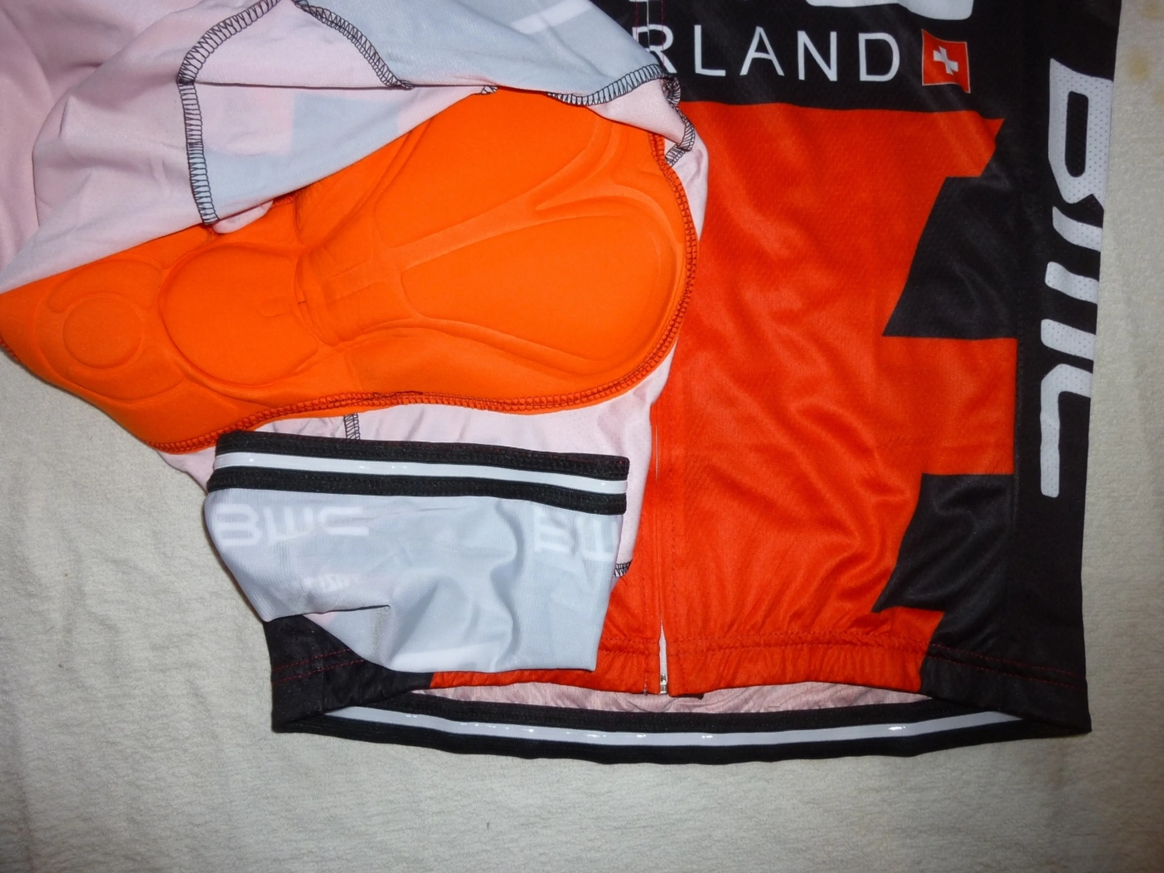 Image Costum ciclism replica BMC 2016 set tricou si pantaloni cu bretele