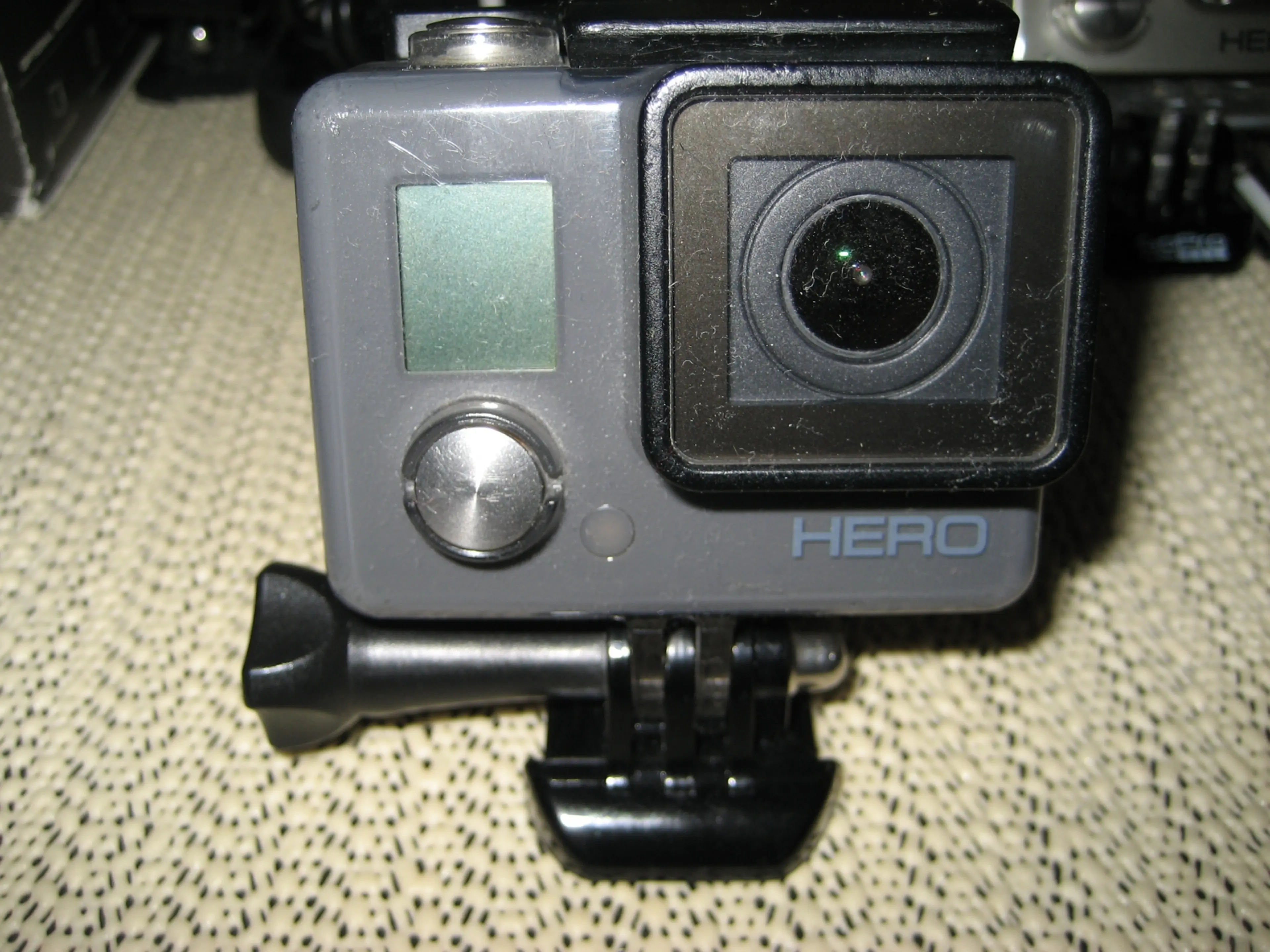 3. Camera actiune GoPro Hero ( model 2014)