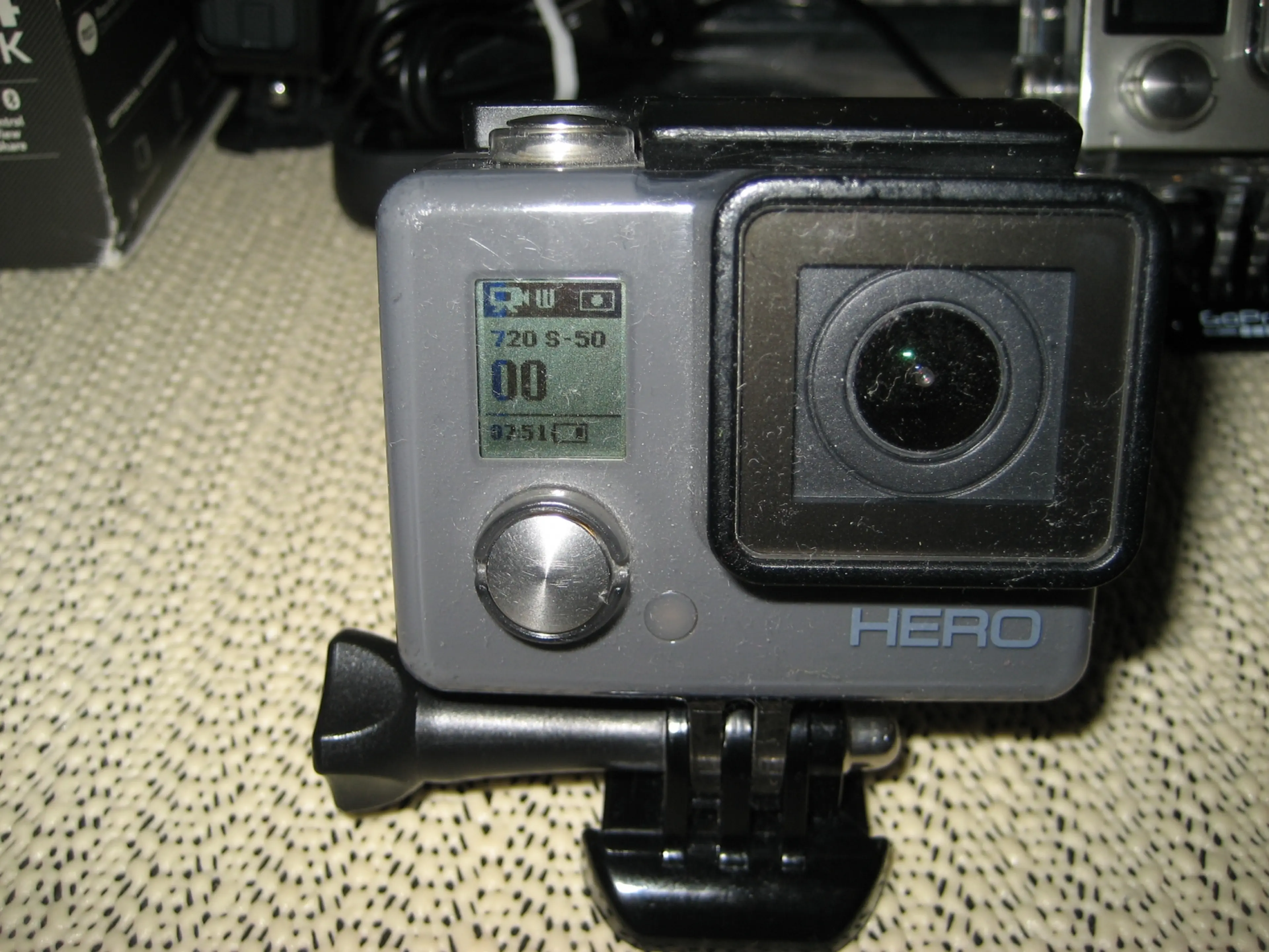 1. Camera actiune GoPro Hero ( model 2014)
